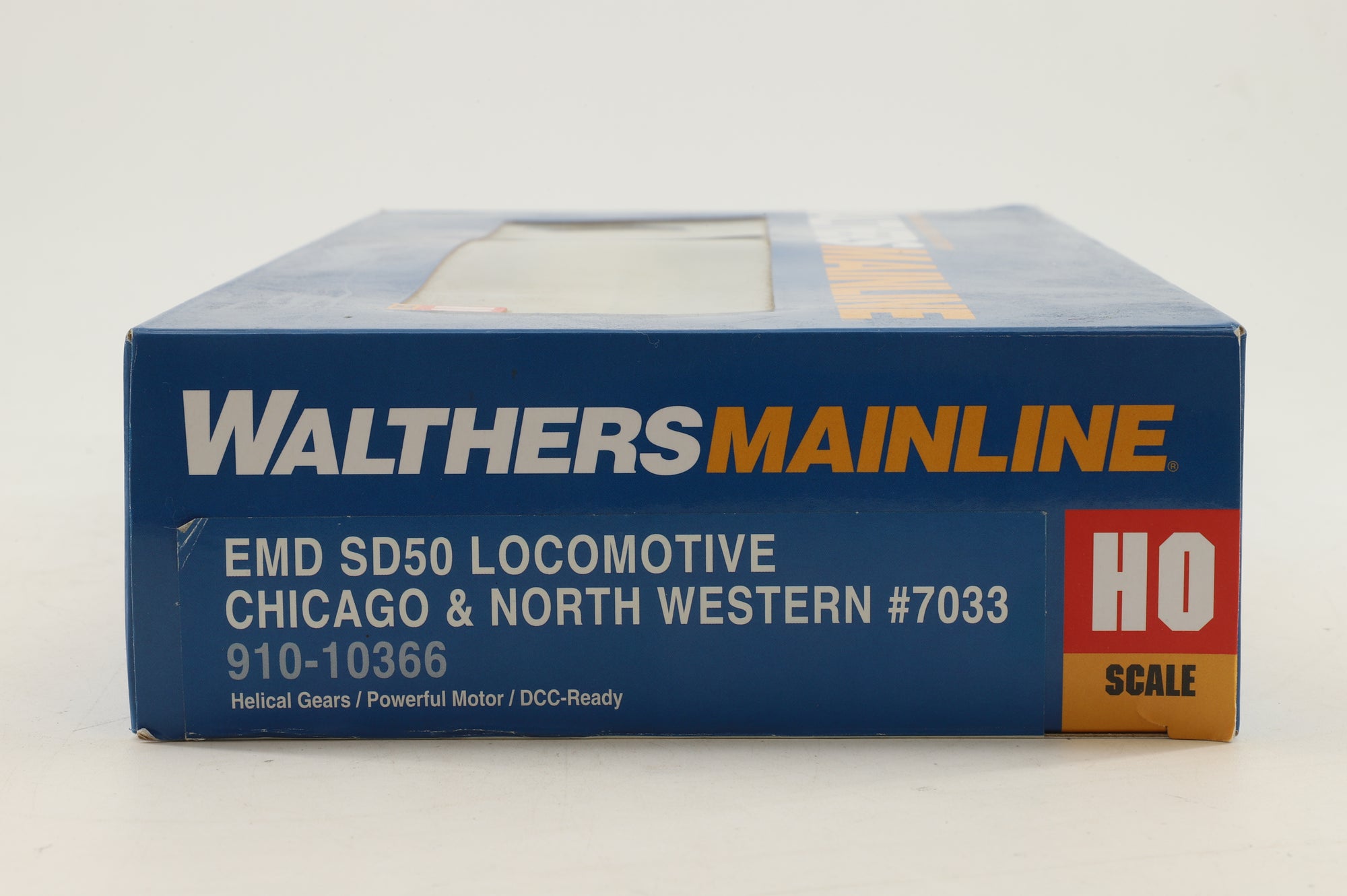 Walthers HO 910-10366 EMD SD50 Diesel Locomotive Chicago & North Western '7033'