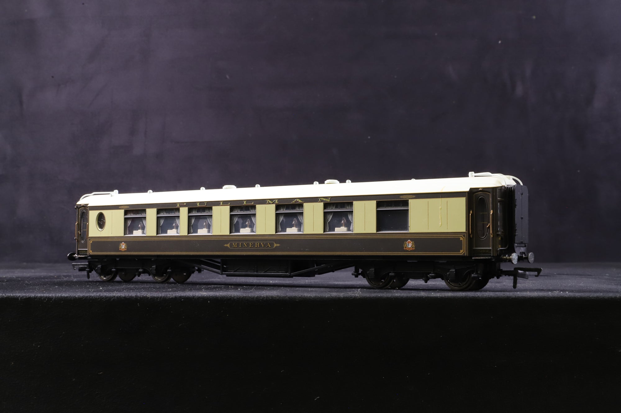 Hornby OO R1073 Pack Of 3 Pullman Coaches 'Minerva, Ibis & Cygnus' Split From Pack