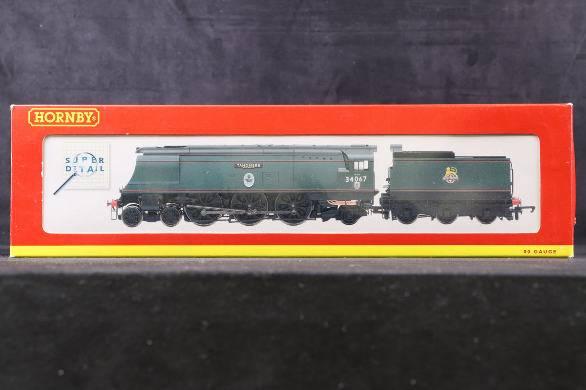 Hornby OO R2221 BR 4-6-2 Battle of Britain Class &#39;34067&#39; &#39;Tangmere&#39; BR Lined Green E/C