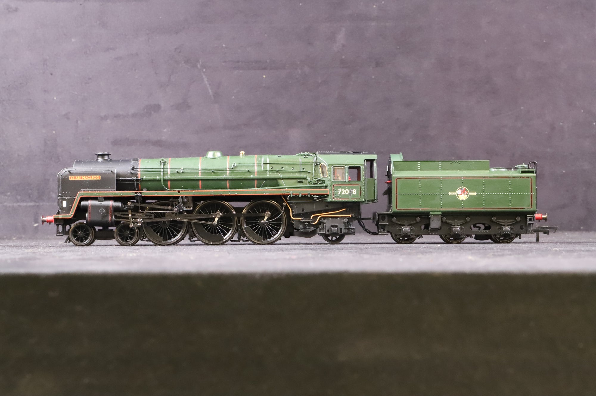 WORKSHOP Hornby OO R2847 Clan Class '72008' 'Clan MacLeod' BR Green L/C Repainted