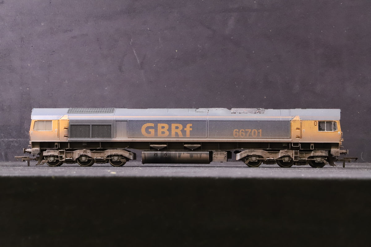 WORKSHOP Bachmann OO 32-727 Class 66 66701 in GBRF Livery - Heavily Weathered