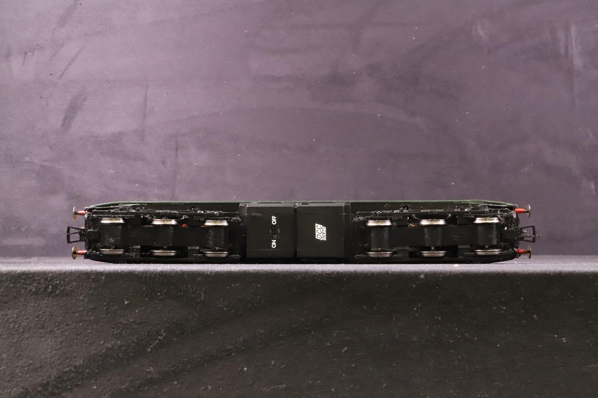 Bachmann OO 32-801DS Class 47 D1746 in BR Green - DCC Sound