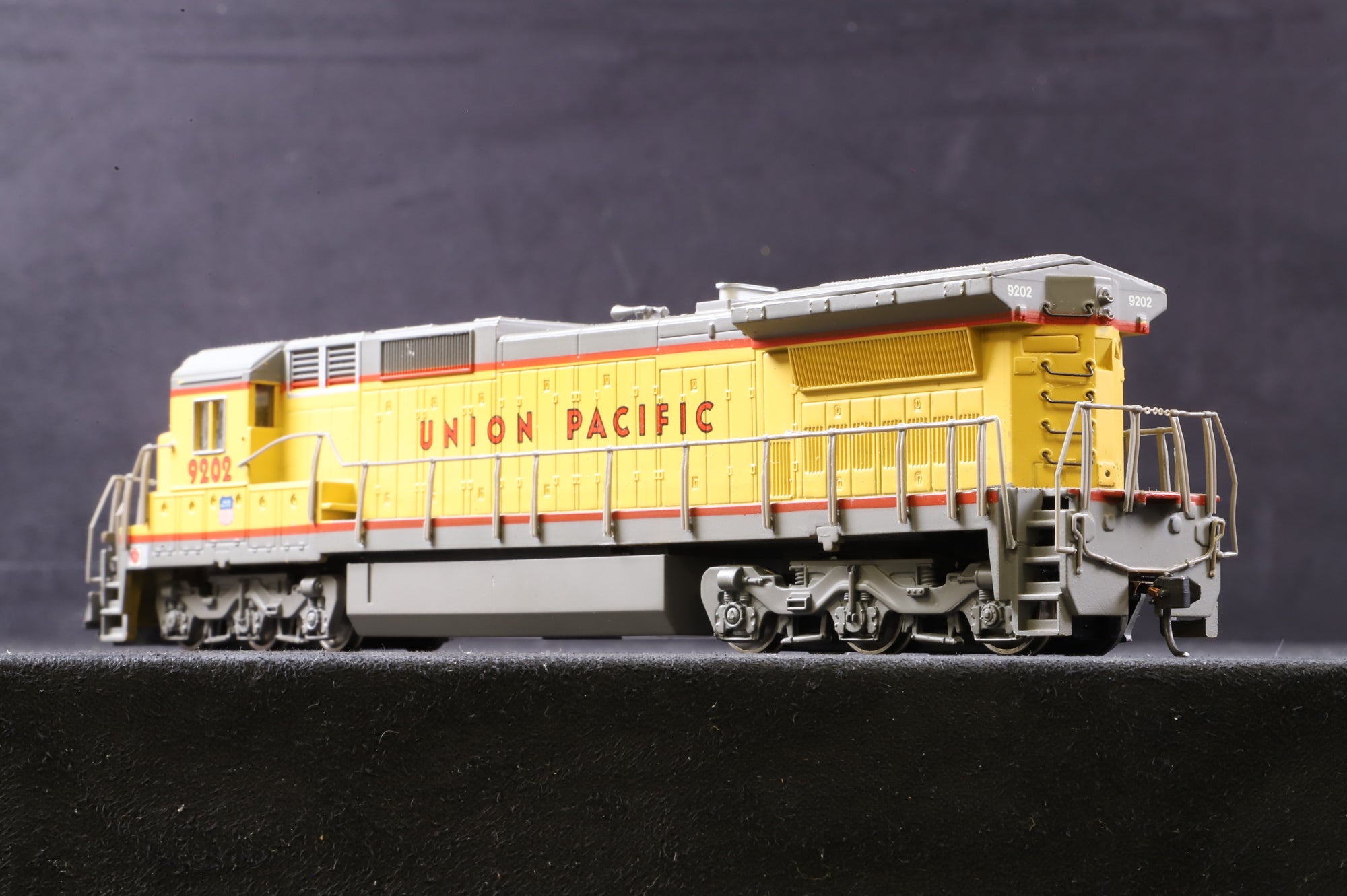 Spectrum HO 85011 GE Dash 8-40C Diesel '9194' Union Pacific