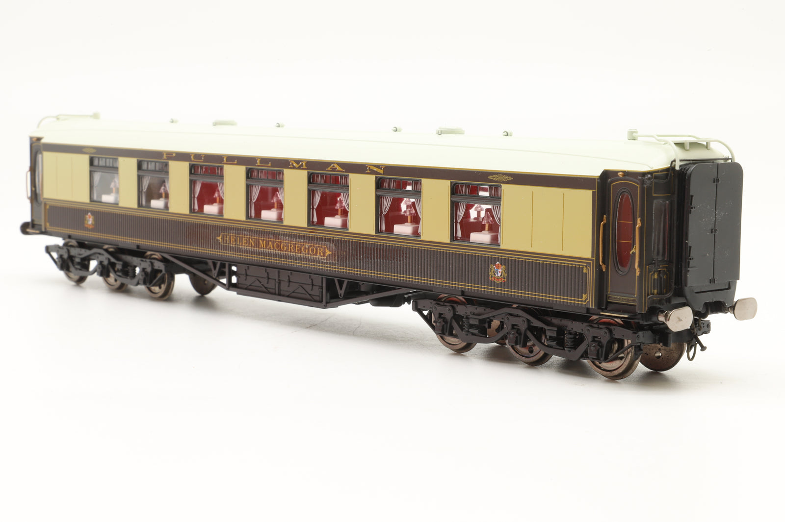 Hornby OO R4422 3rd Parlour 12 Wheel Pullman Car 'Helen Macgregor' Renamed
