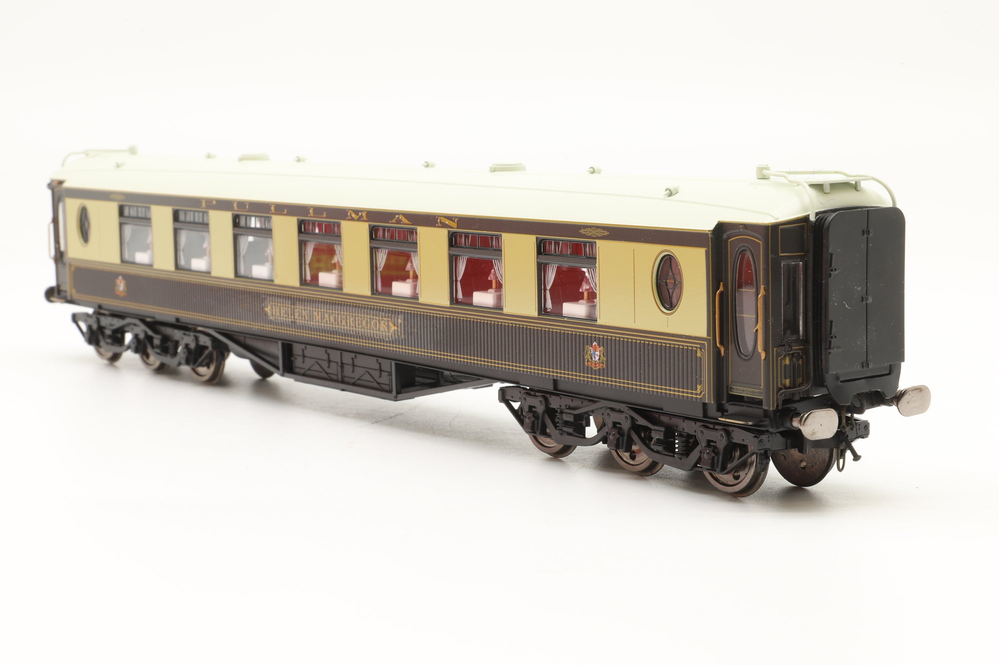 Hornby OO R4422 3rd Parlour 12 Wheel Pullman Car 'Helen Macgregor' Renamed