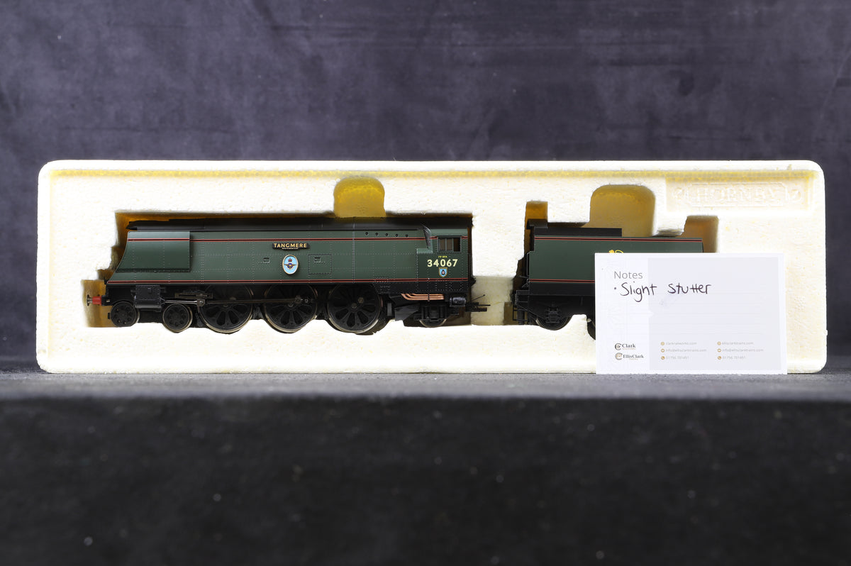 Hornby OO R2221 BR 4-6-2 Battle of Britain Class &#39;34067&#39; &#39;Tangmere&#39; BR Lined Green E/C