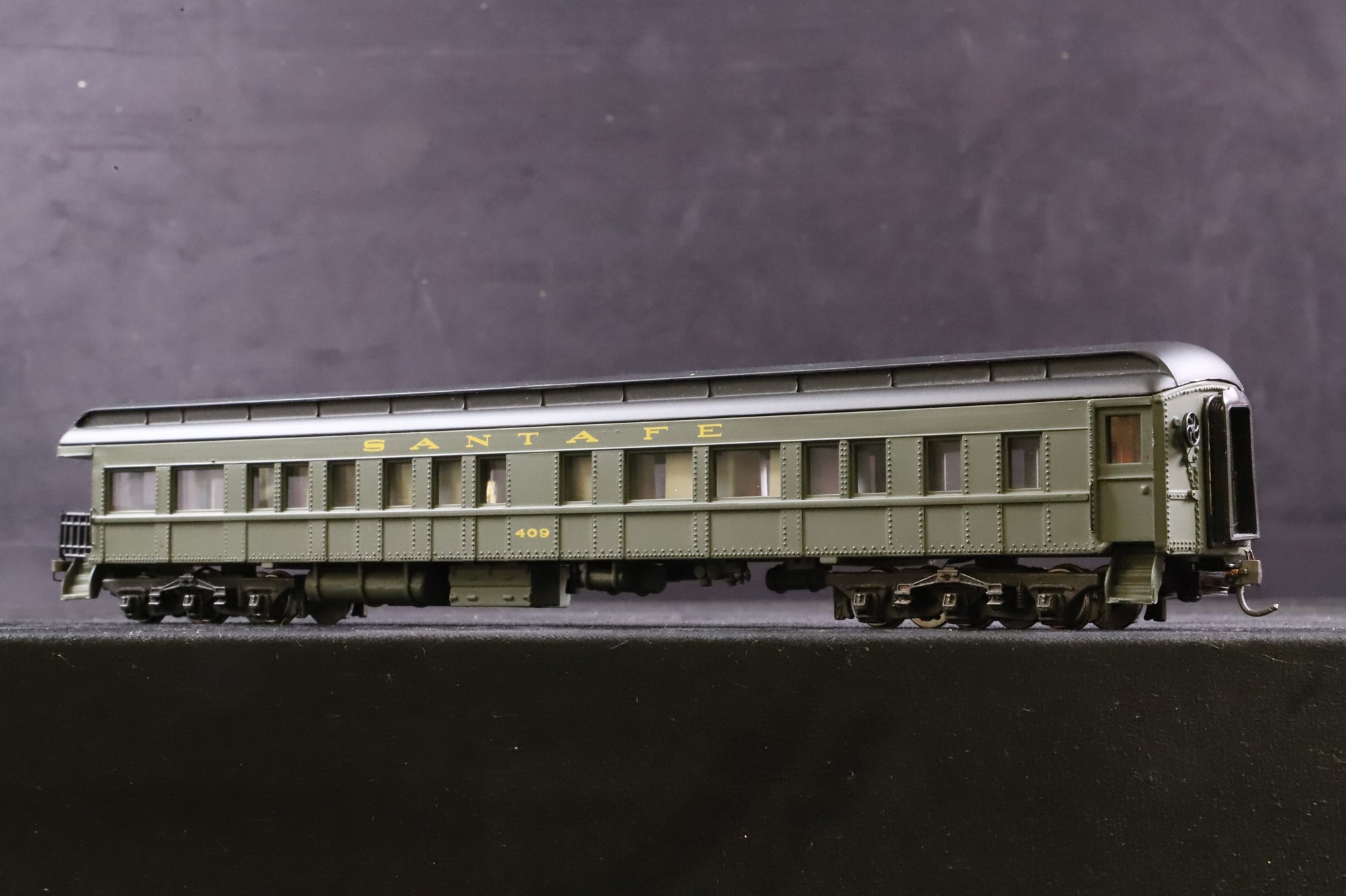 Spectrum HO 89141/4/5/6 Rake of 4 Heavyweight Coaches in Santa Fe Olive