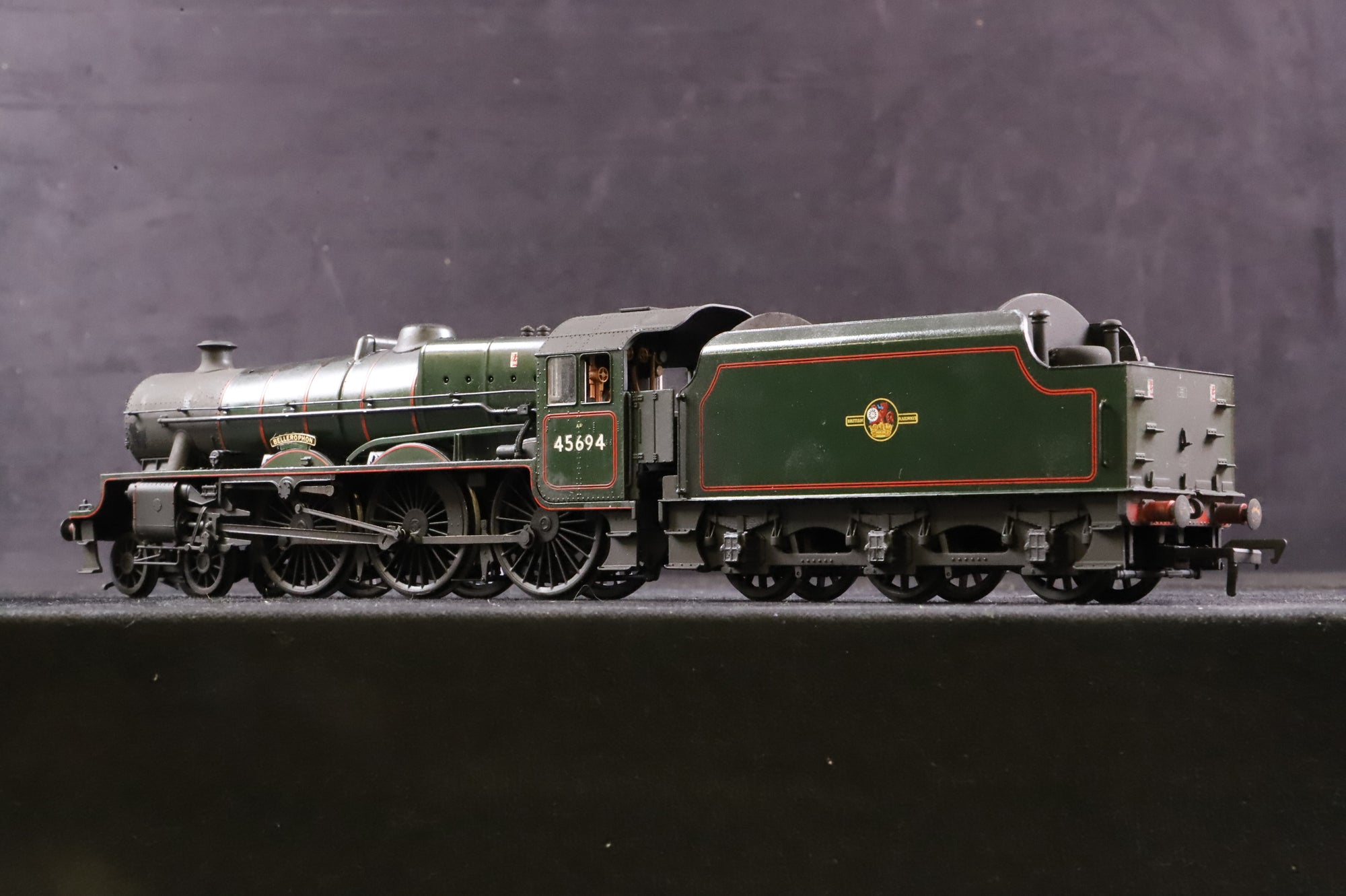 Bachmann OO 31-176DC Jubilee Class '45694' 'Bellerophon' BR Green L/C Renamed & Weathered DCC Removed