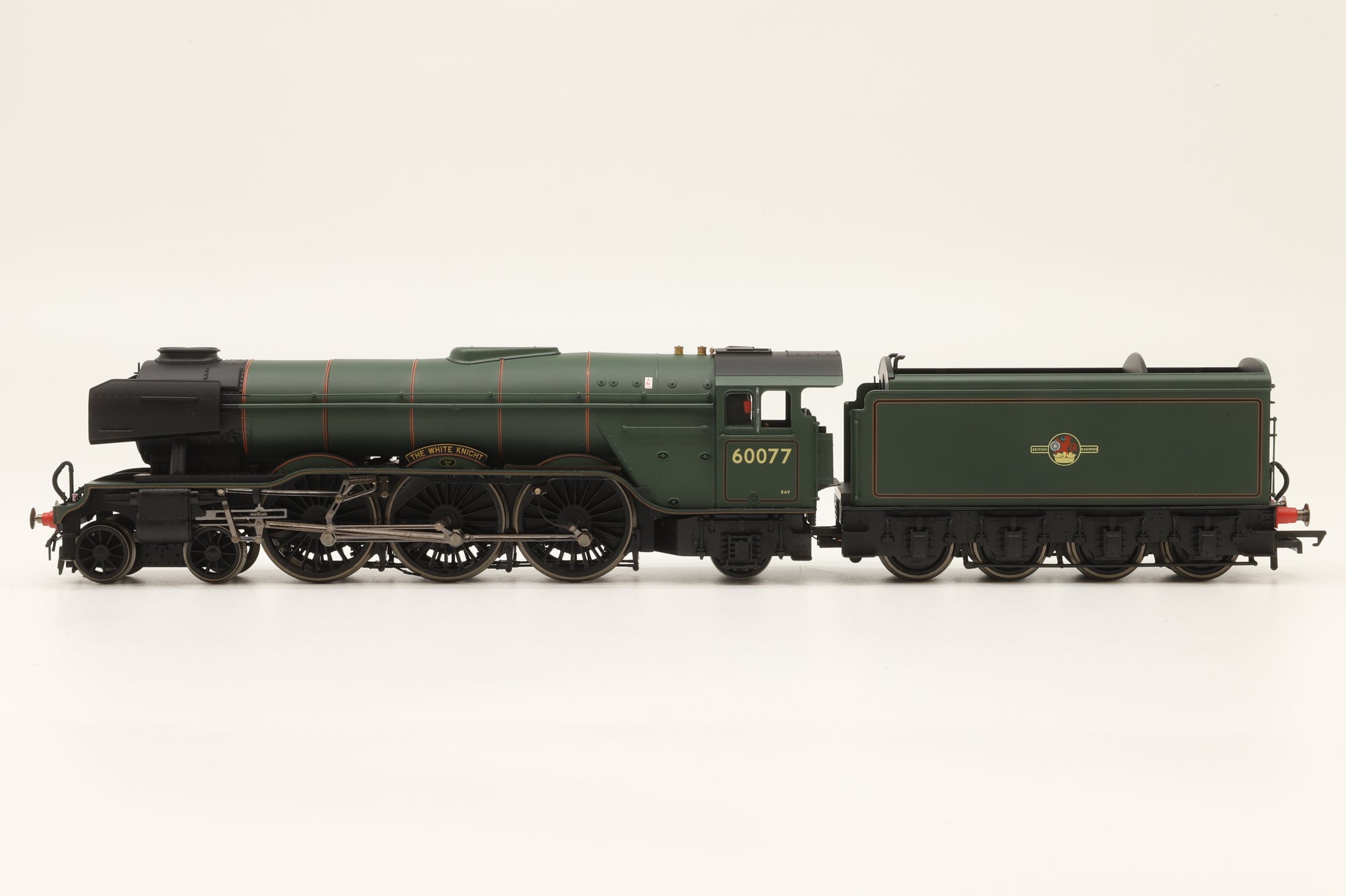 Hornby OO R2342 Class A3 '60077' 'The White Knight' BR Green L/C