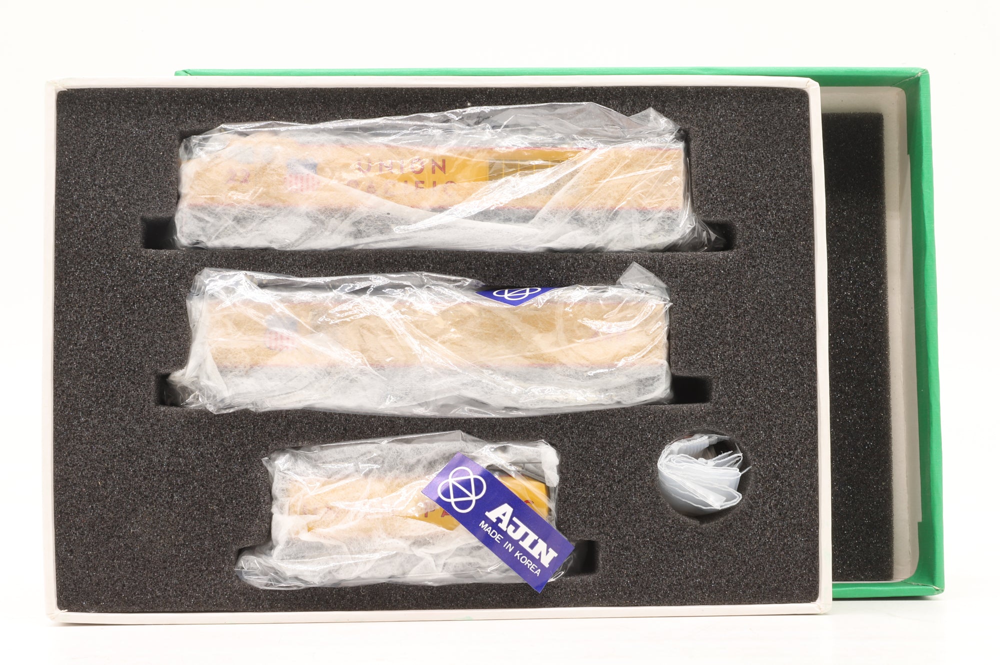 Overland Models/Ajin N 2909.1 UP 3-Unit Gas Turbine Locomotive No. 22