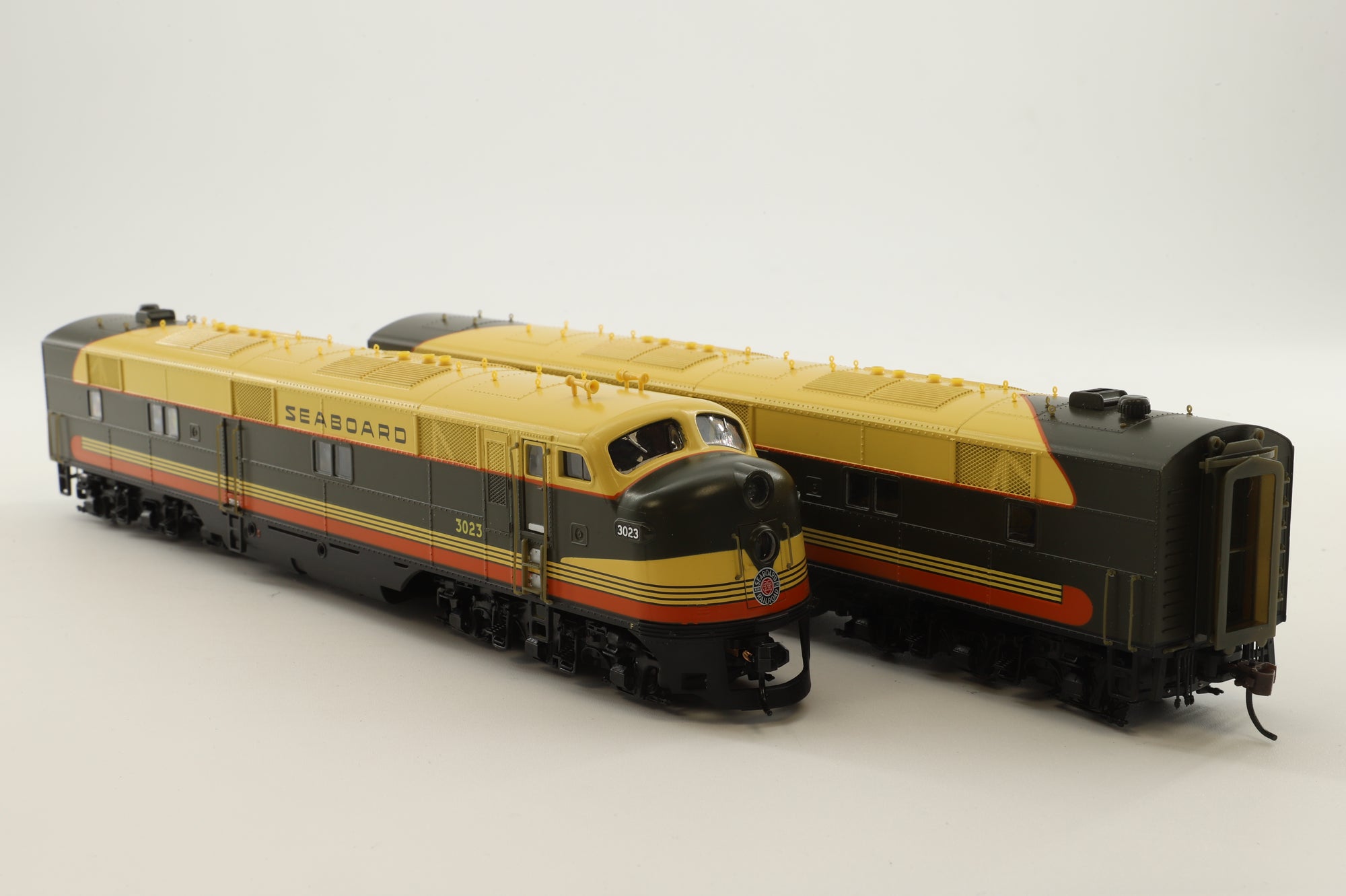 Proto 2000 HO 21084/86 E7A/B Locomotive Set #3023/3105 in Seaboard Liveries