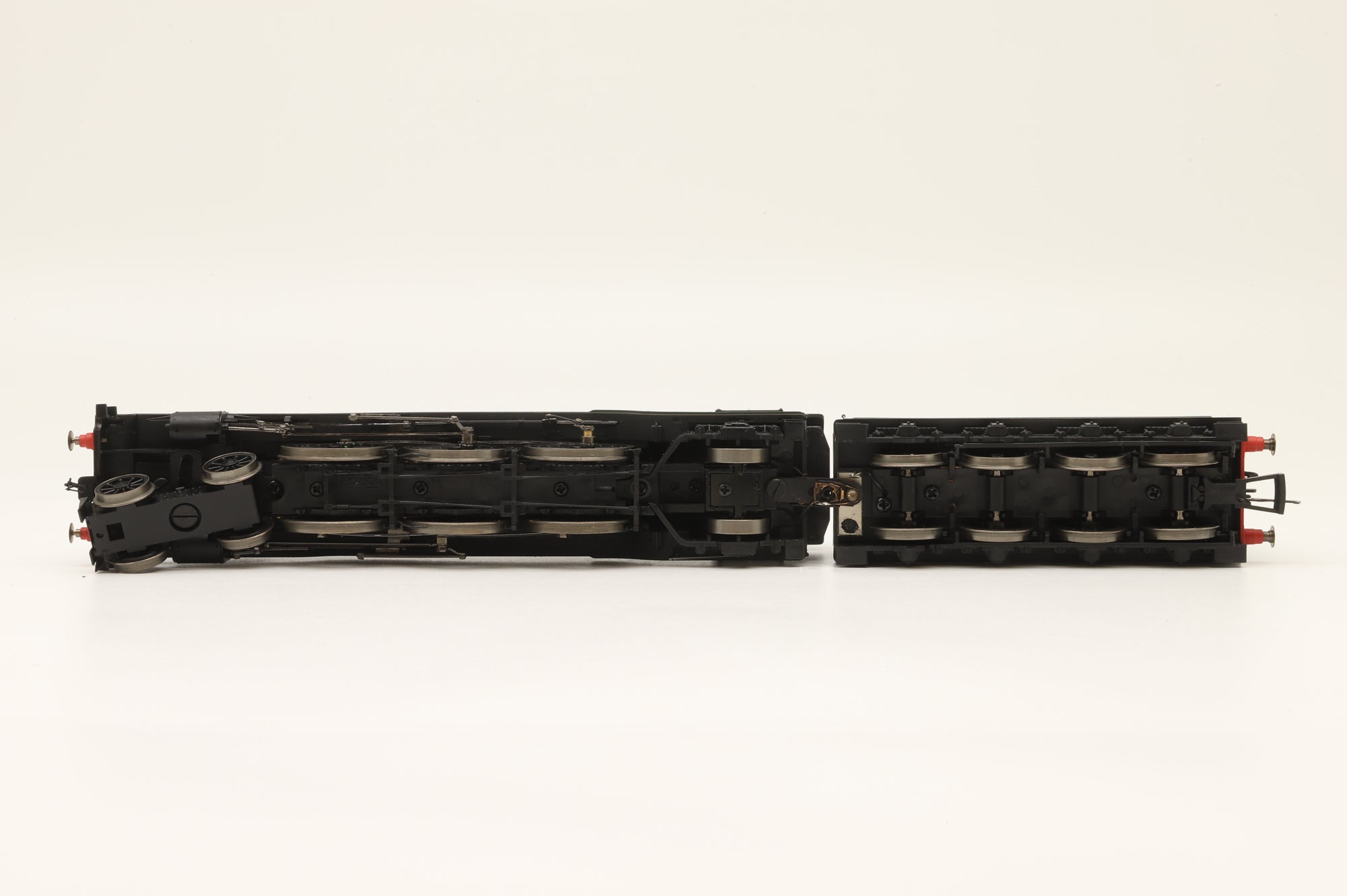 Hornby OO R2342 Class A3 '60077' 'The White Knight' BR Green L/C
