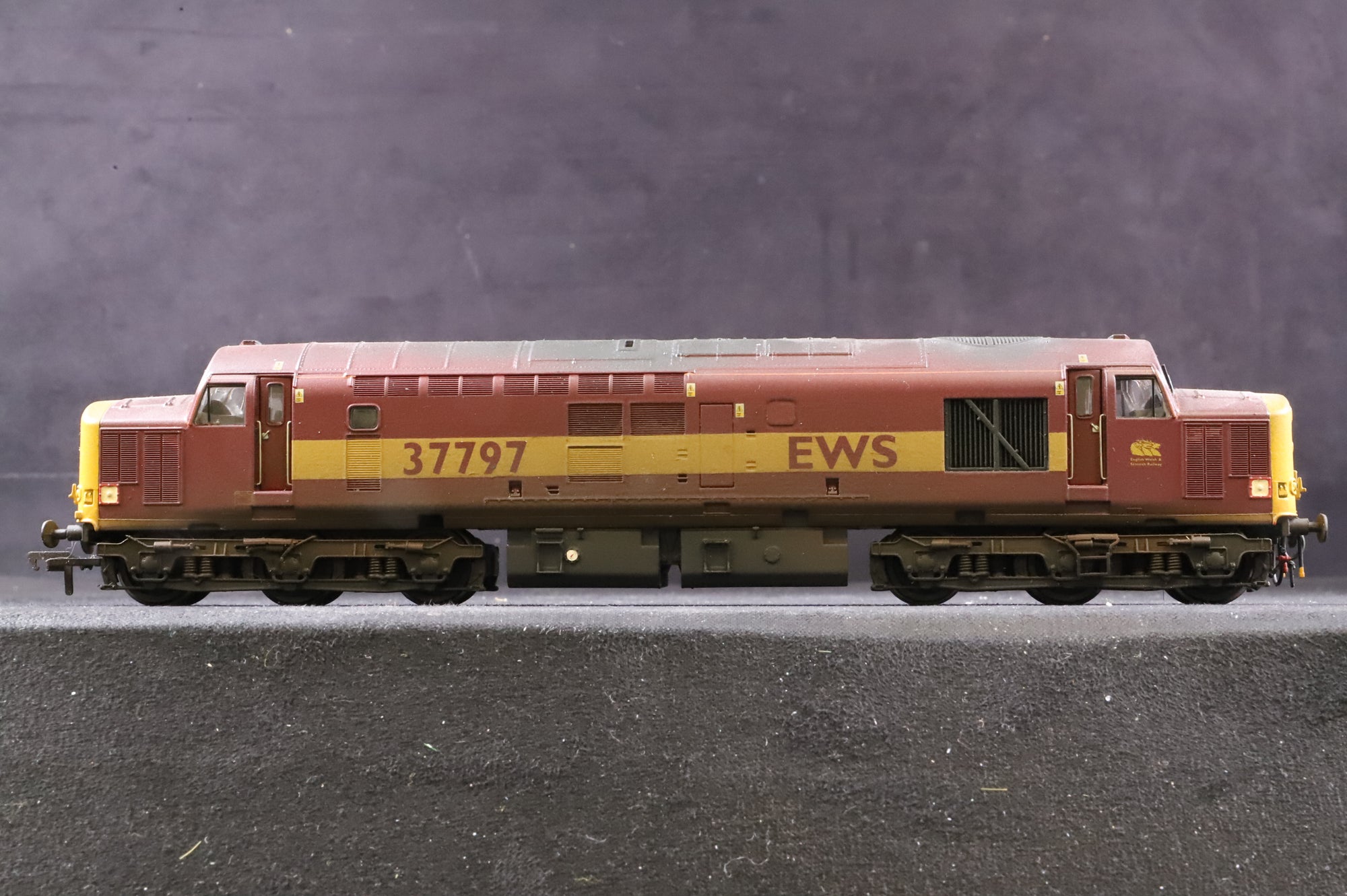 Bachmann OO Class 37 EWS '37797', DCC Fitted, Weathered