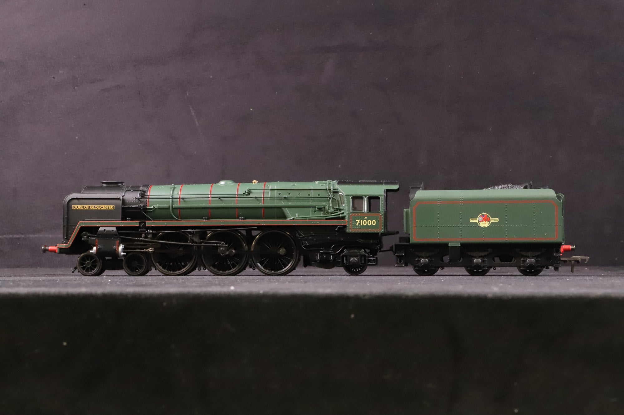 Hornby OO Standard Class 8P '71000' 'Duke of Gloucester' BR Lined Green L/C