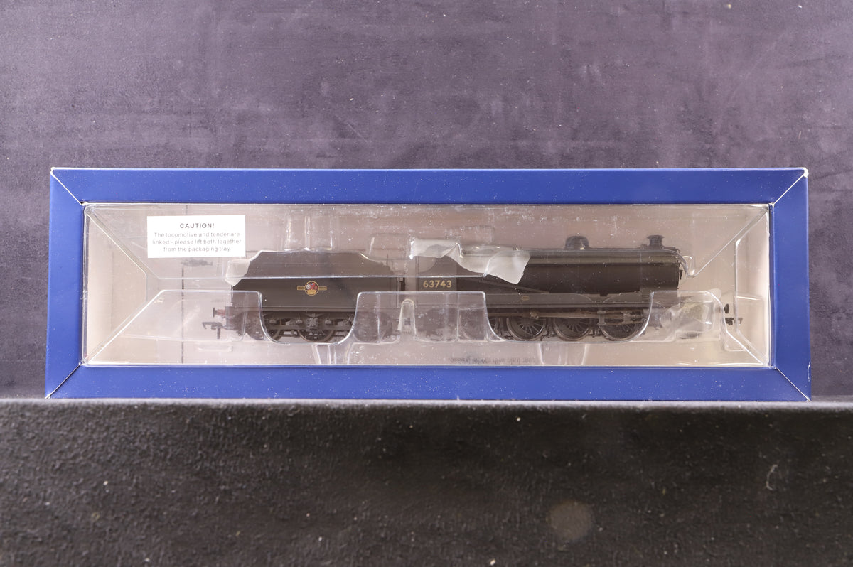 Bachmann OO 31-001Z Robinson 04 63743 in BR Black with Late Crests - Weathered