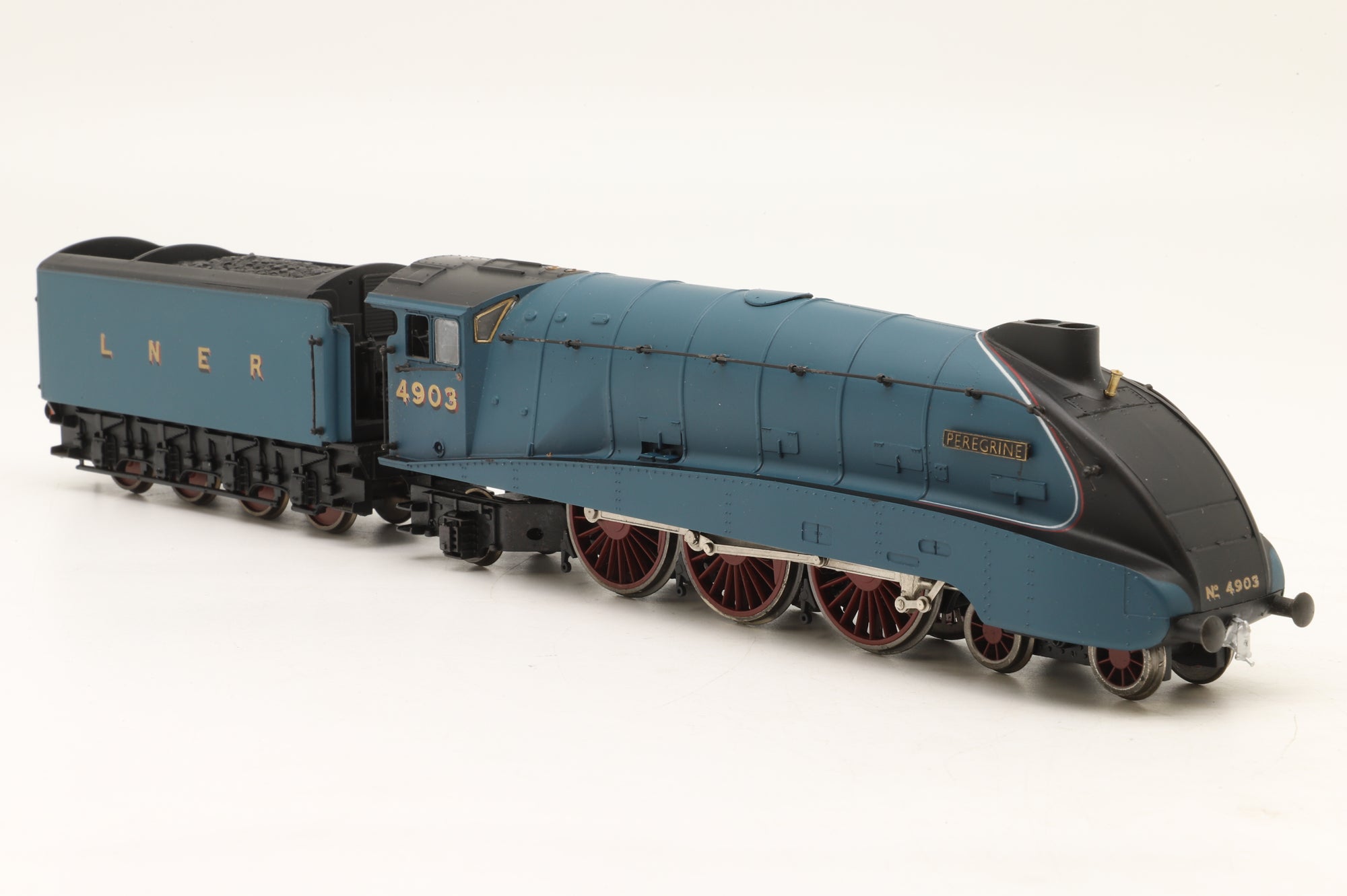 Bachmann OO 31-952 Class A4 4903 'Peregrine' in LNER Blue