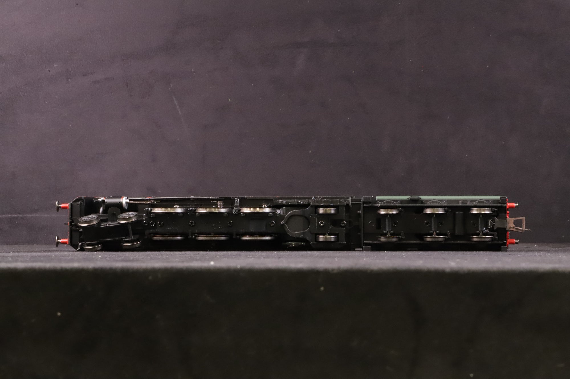 Hornby OO Standard Class 8P '71000' 'Duke of Gloucester' BR Lined Green L/C