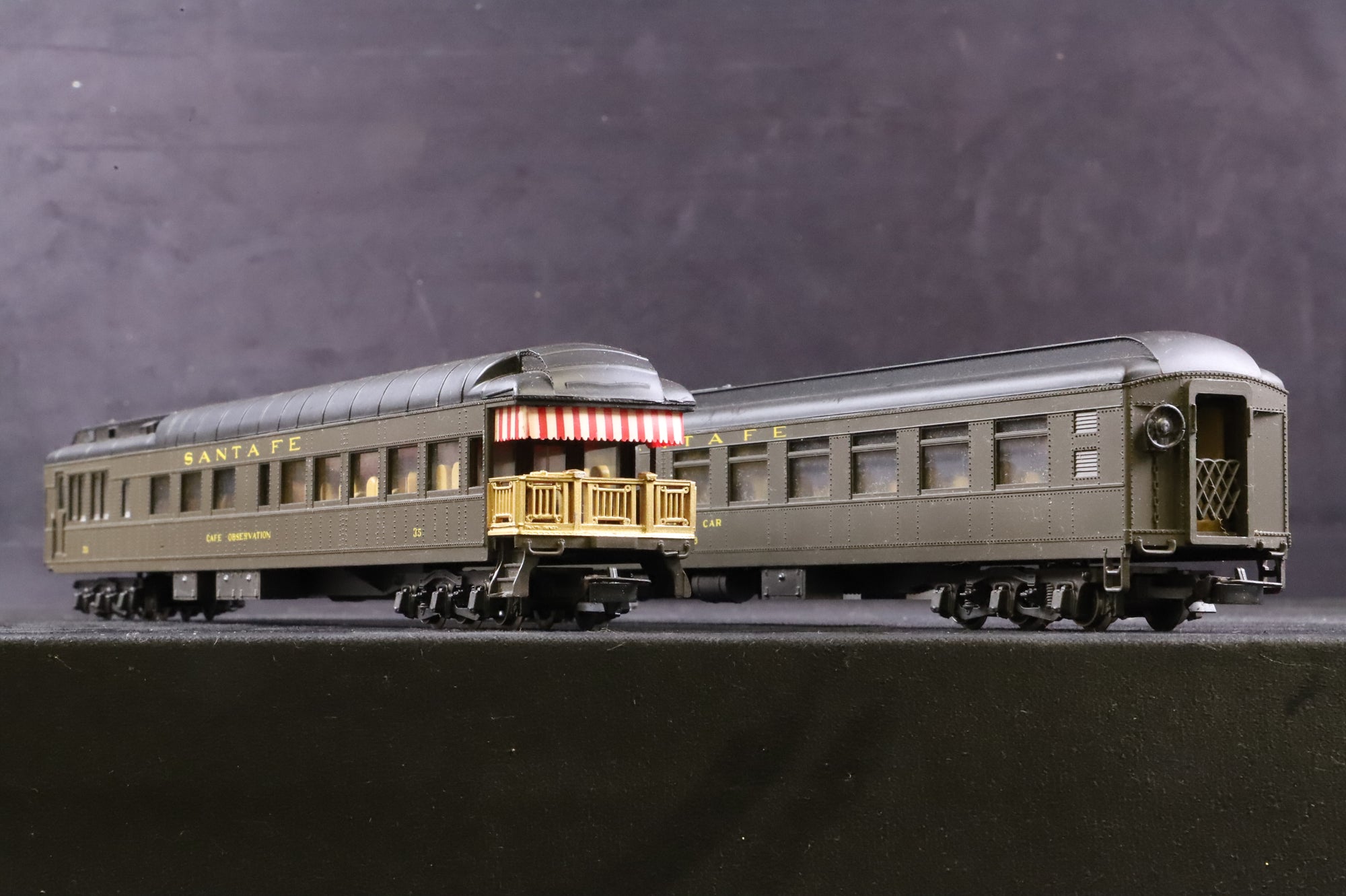 Rivarossi HO Pair of Santa Fe Coaches, 2732 Dining Car & 2718 Cafe Observation
