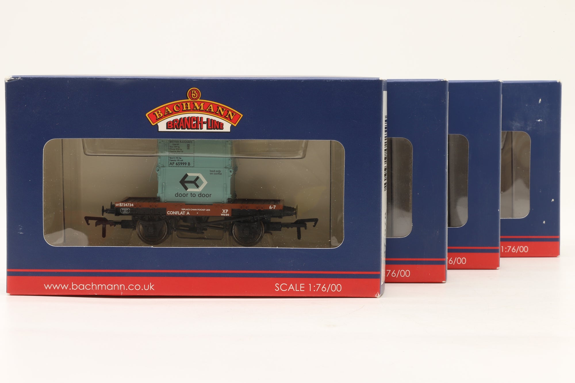 Bachmann OO 37-951B/978 Rake of 4 BR Conflats w/ BD/AF Containers