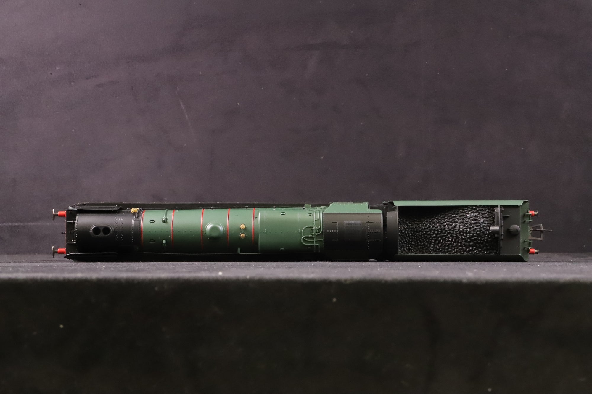 Hornby OO Standard Class 8P '71000' 'Duke of Gloucester' BR Lined Green L/C