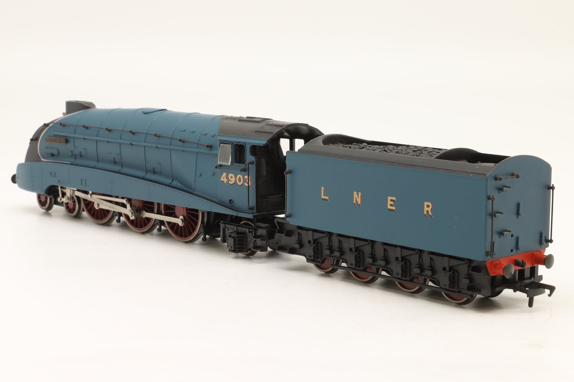 Bachmann OO 31-952 Class A4 4903 'Peregrine' in LNER Blue