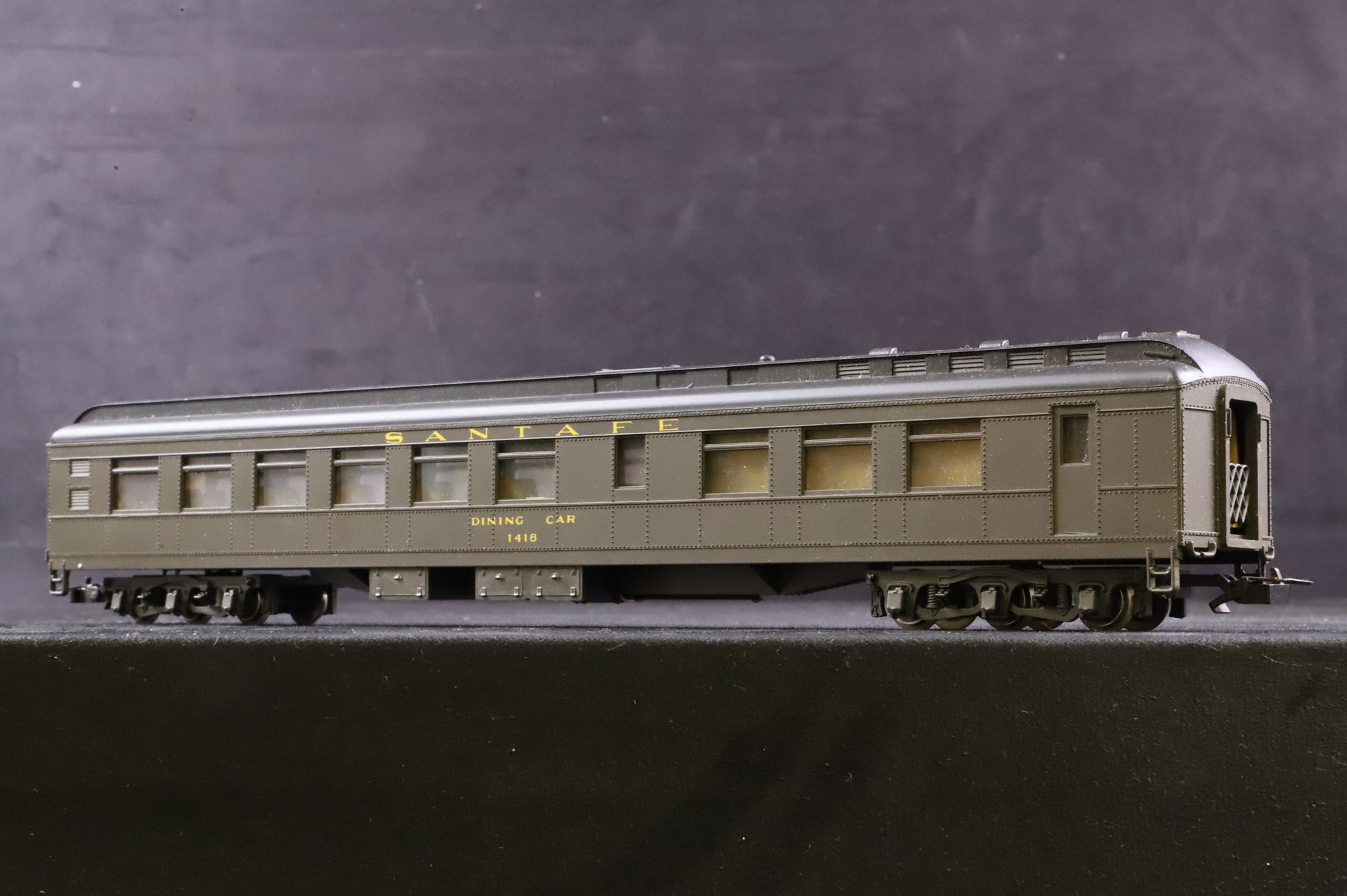 Rivarossi HO Pair of Santa Fe Coaches, 2732 Dining Car & 2718 Cafe Observation