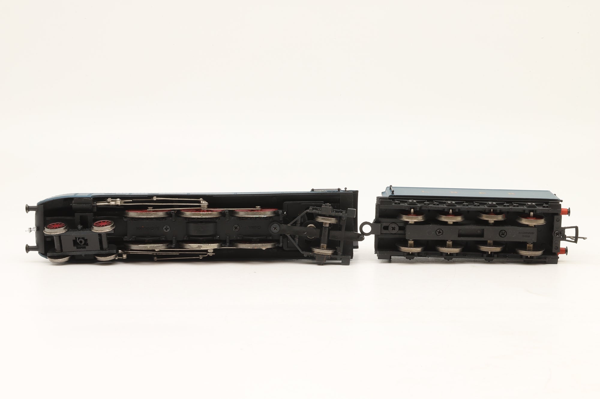 Bachmann OO 31-952 Class A4 4903 'Peregrine' in LNER Blue