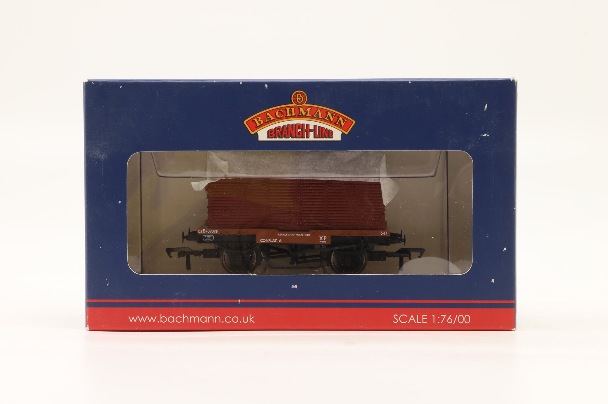 Bachmann OO 37-951B/978 Rake of 4 BR Conflats w/ BD/AF Containers