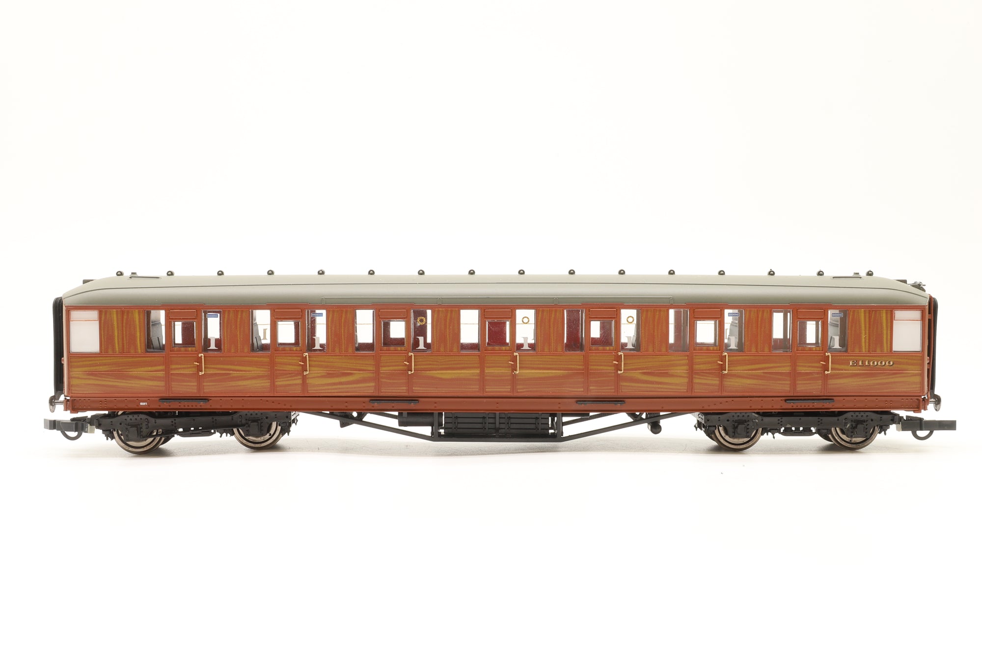 Hornby OO Rake of 7 Teak Gresley Coaches, DCC Controlled Lighting