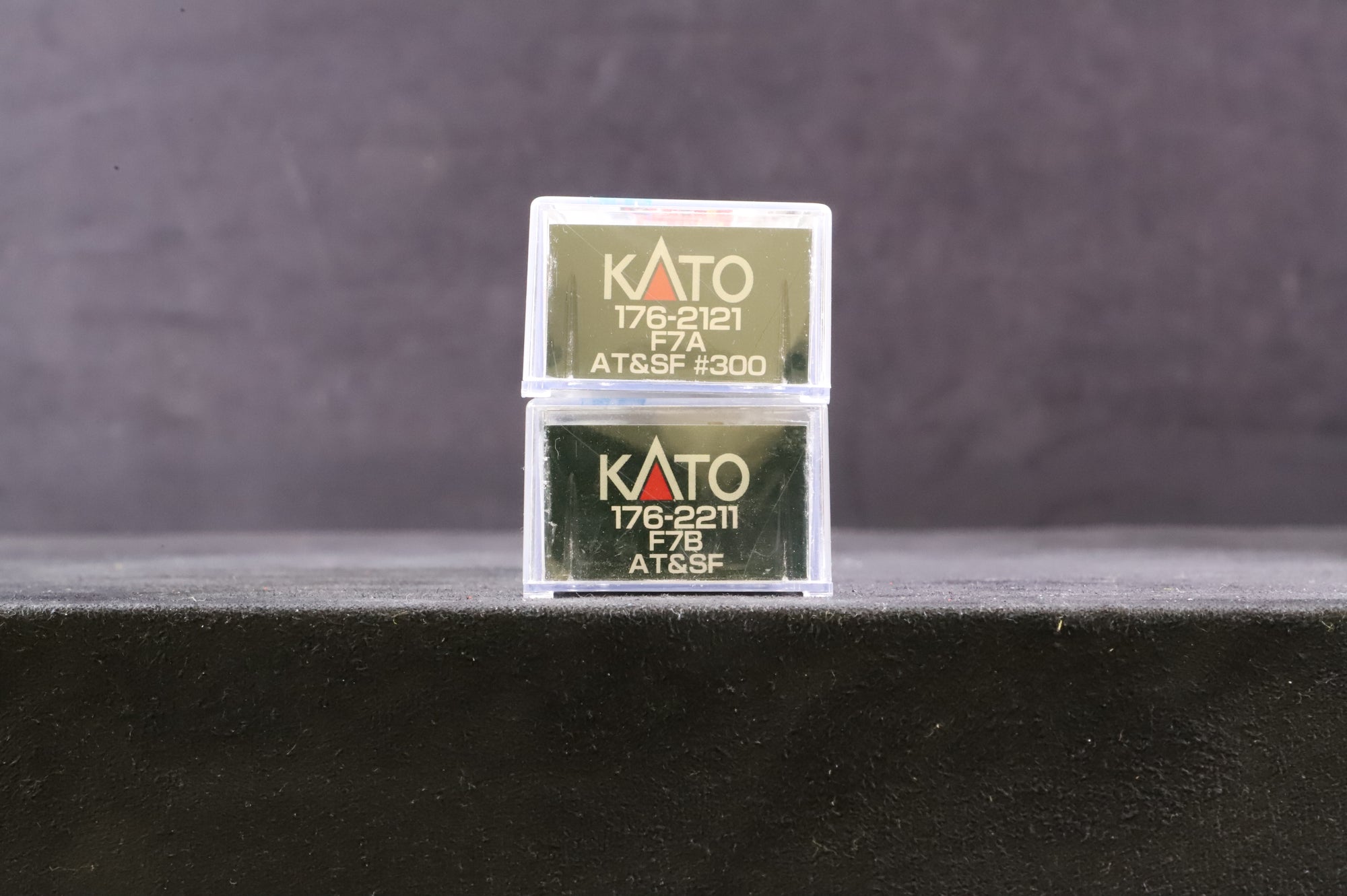 Kato N Gauge 176-2121/2211 F7A No.300/F7B Set in Santa Fe Livery