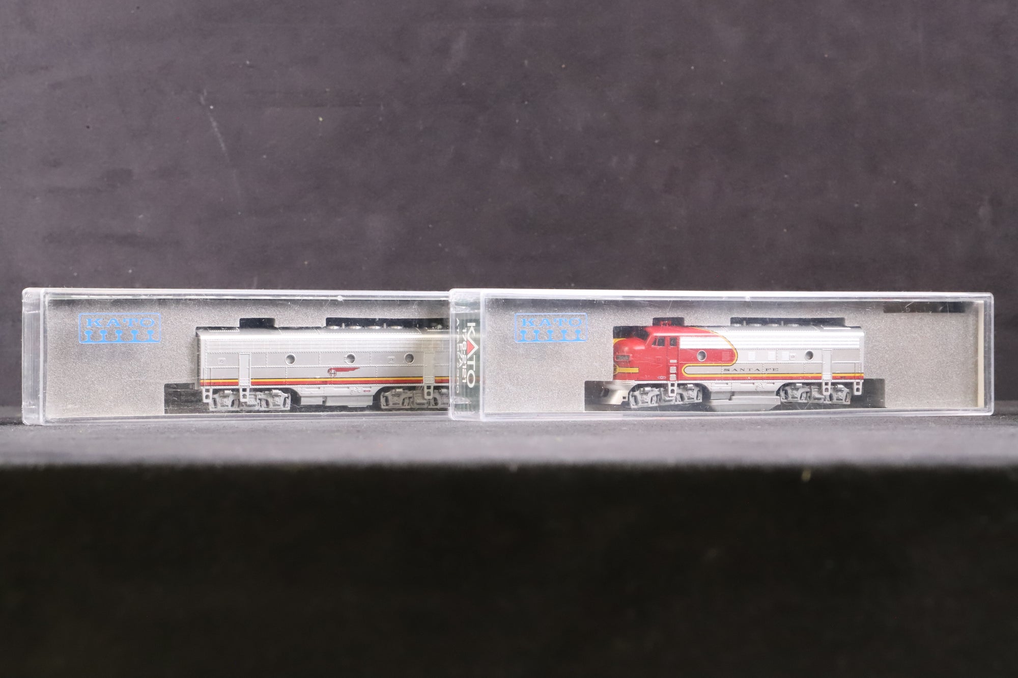 Kato N Gauge 176-2121/2211 F7A No.300/F7B Set in Santa Fe Livery