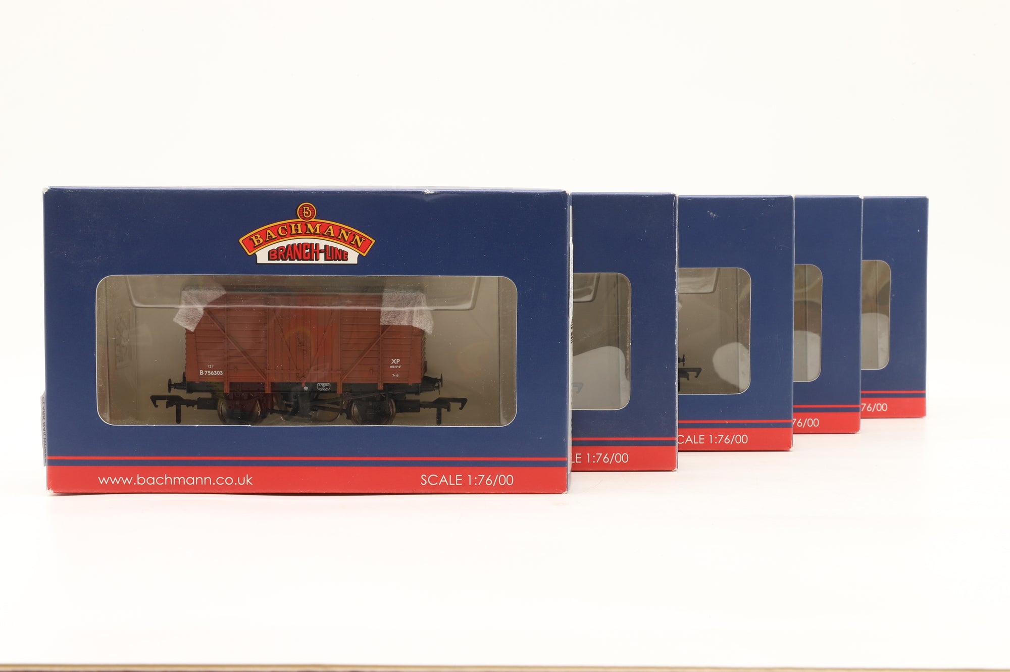 Bachmann OO 38-160B x5 Rake of 5 BR 12T Planked Vent Vans in Bauxite (Early)