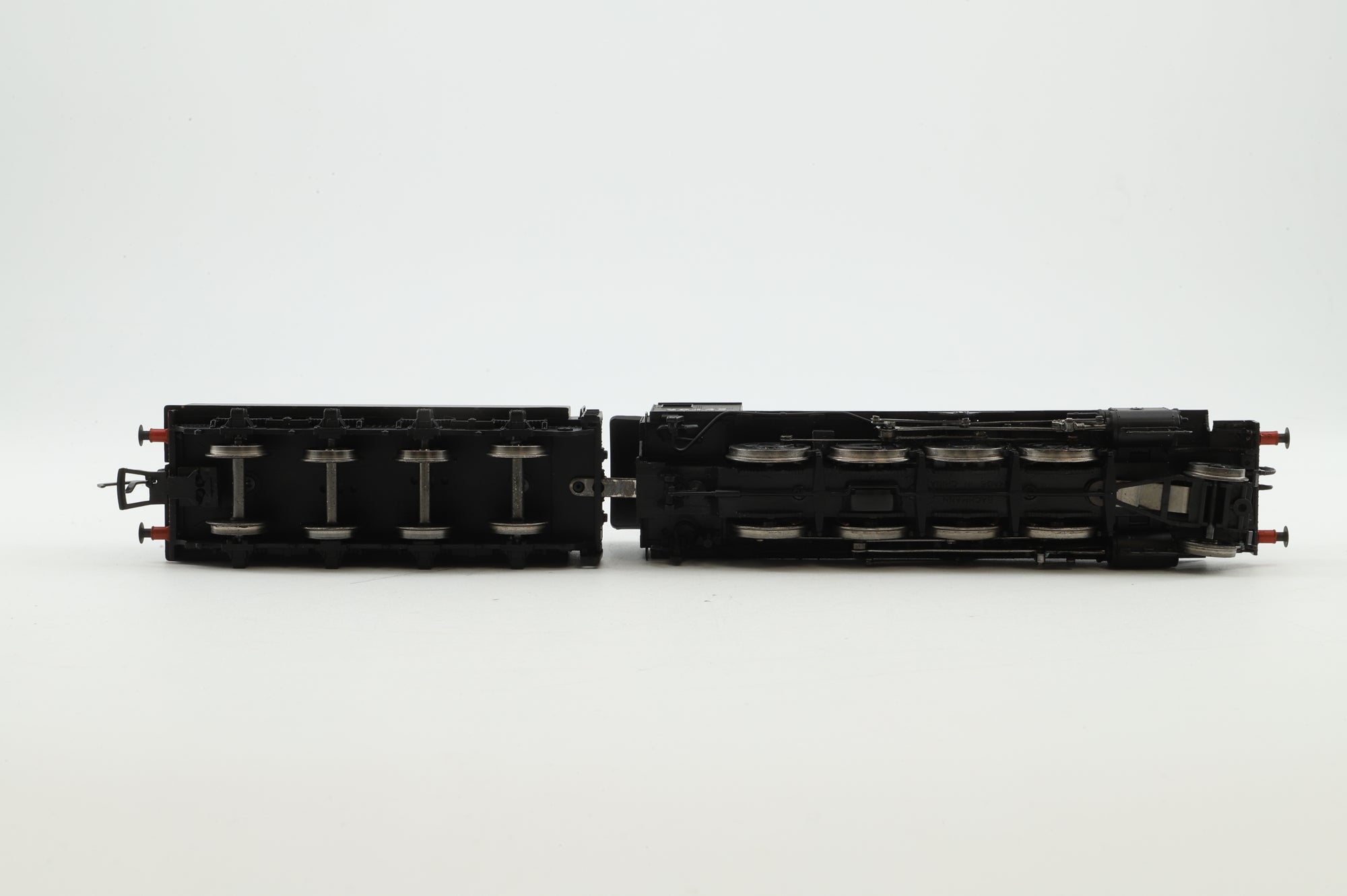 Bachmann OO 32-252 WD 2-8-0 90445 in BR Black w/ Late Crests