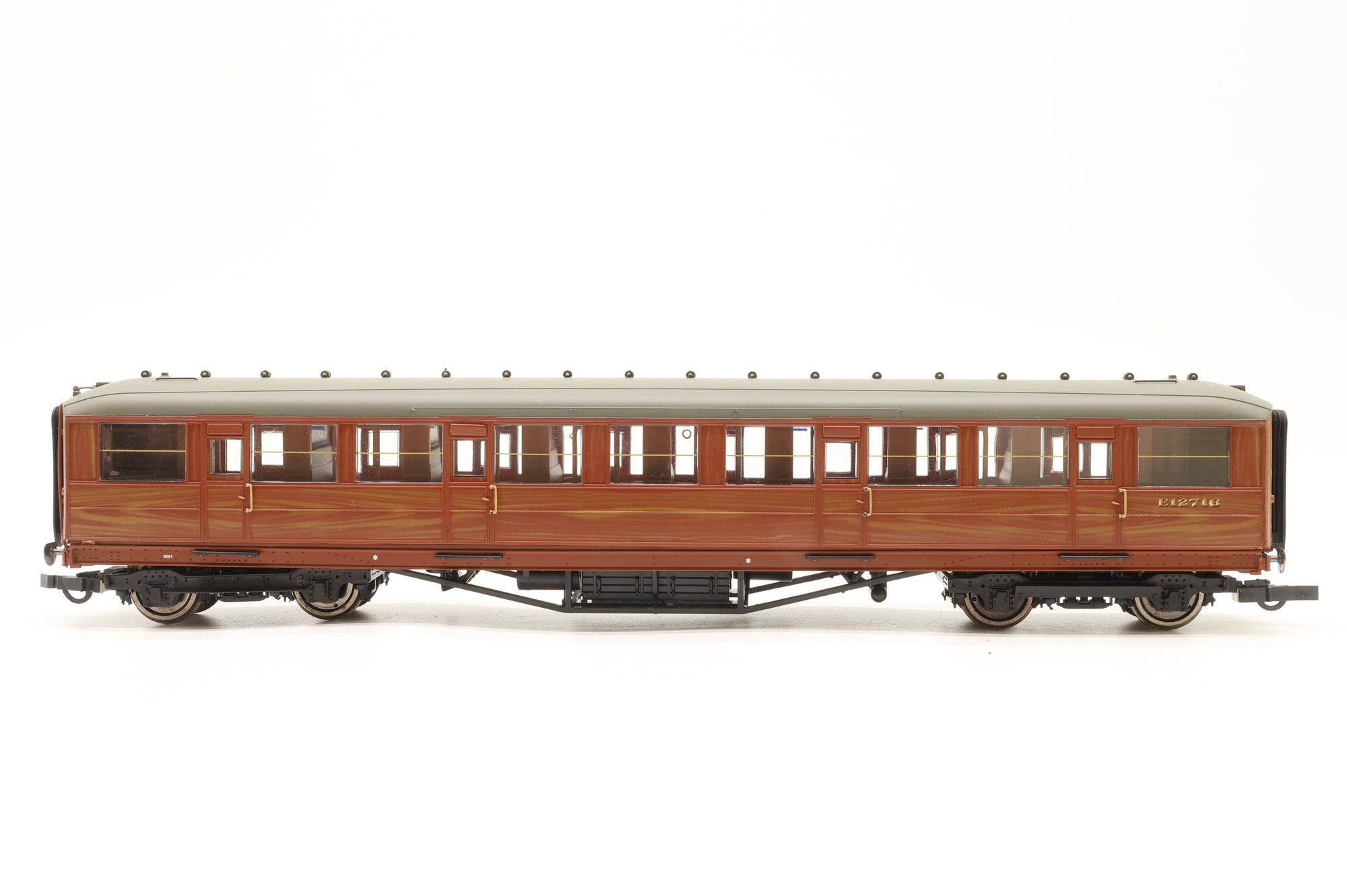 Hornby OO Rake of 7 Teak Gresley Coaches, DCC Controlled Lighting