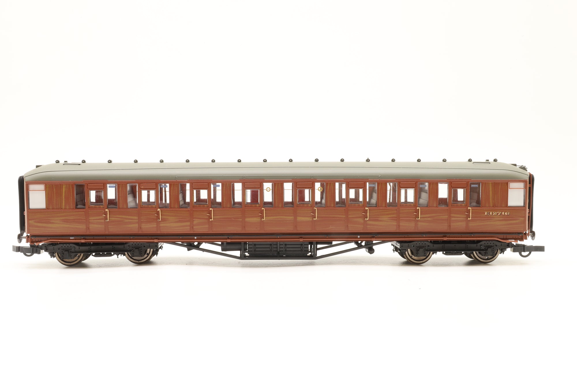 Hornby OO Rake of 7 Teak Gresley Coaches, DCC Controlled Lighting
