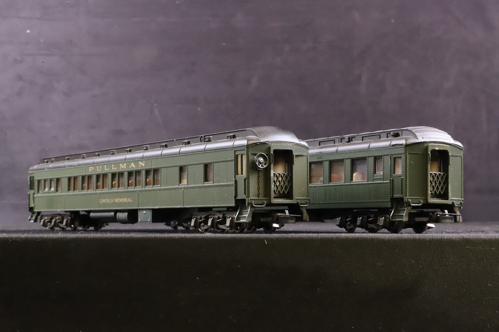 Rivarossi HO Pair of Pullmans, Inc, 2692 The Capitol Limited 'Capitol Home' & 2693 Lincoln Memorial