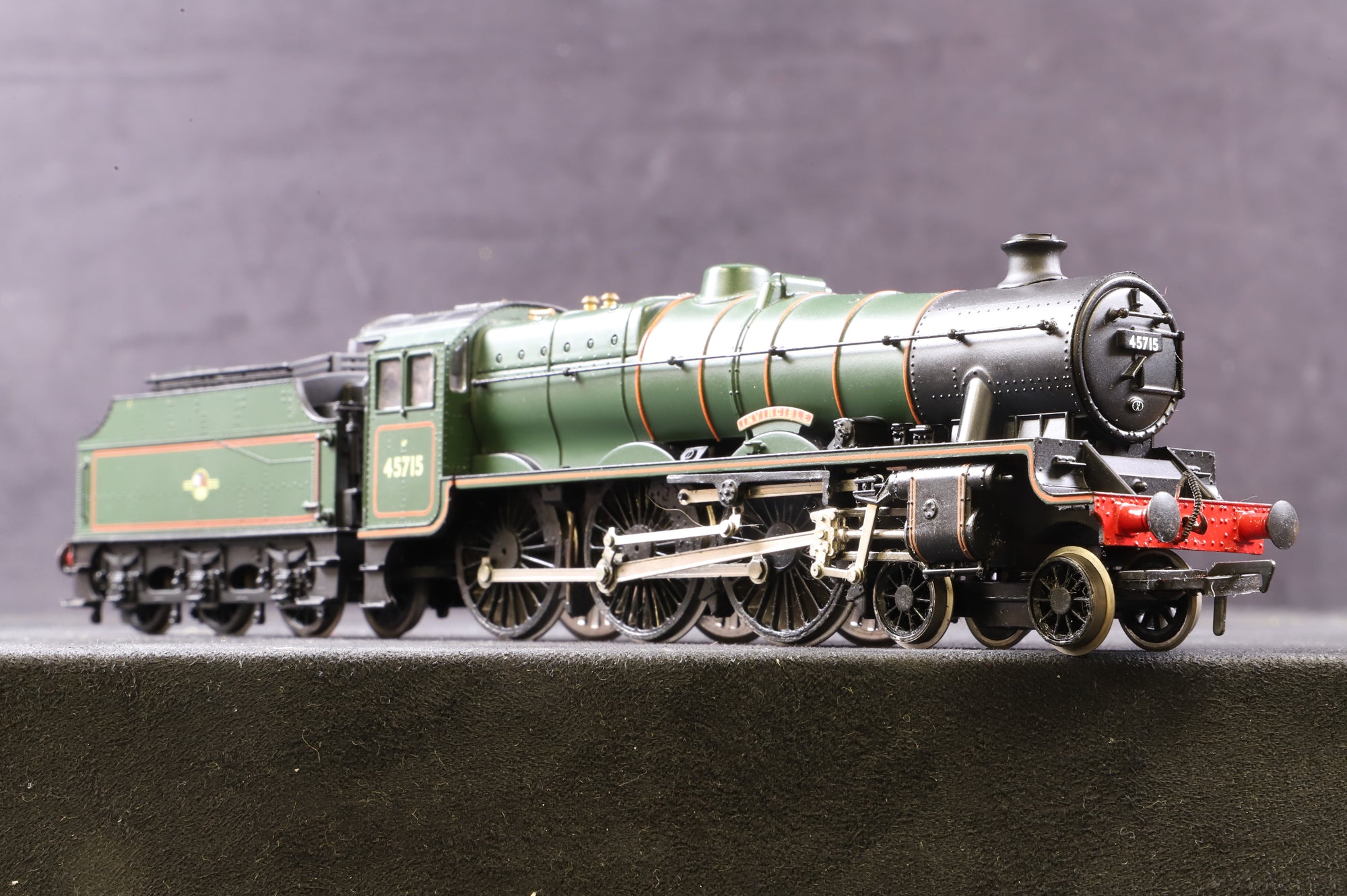 Bachmann OO 31-156 Jubilee Class 45716 'Invincible' in BR Green w/ Late Crests
