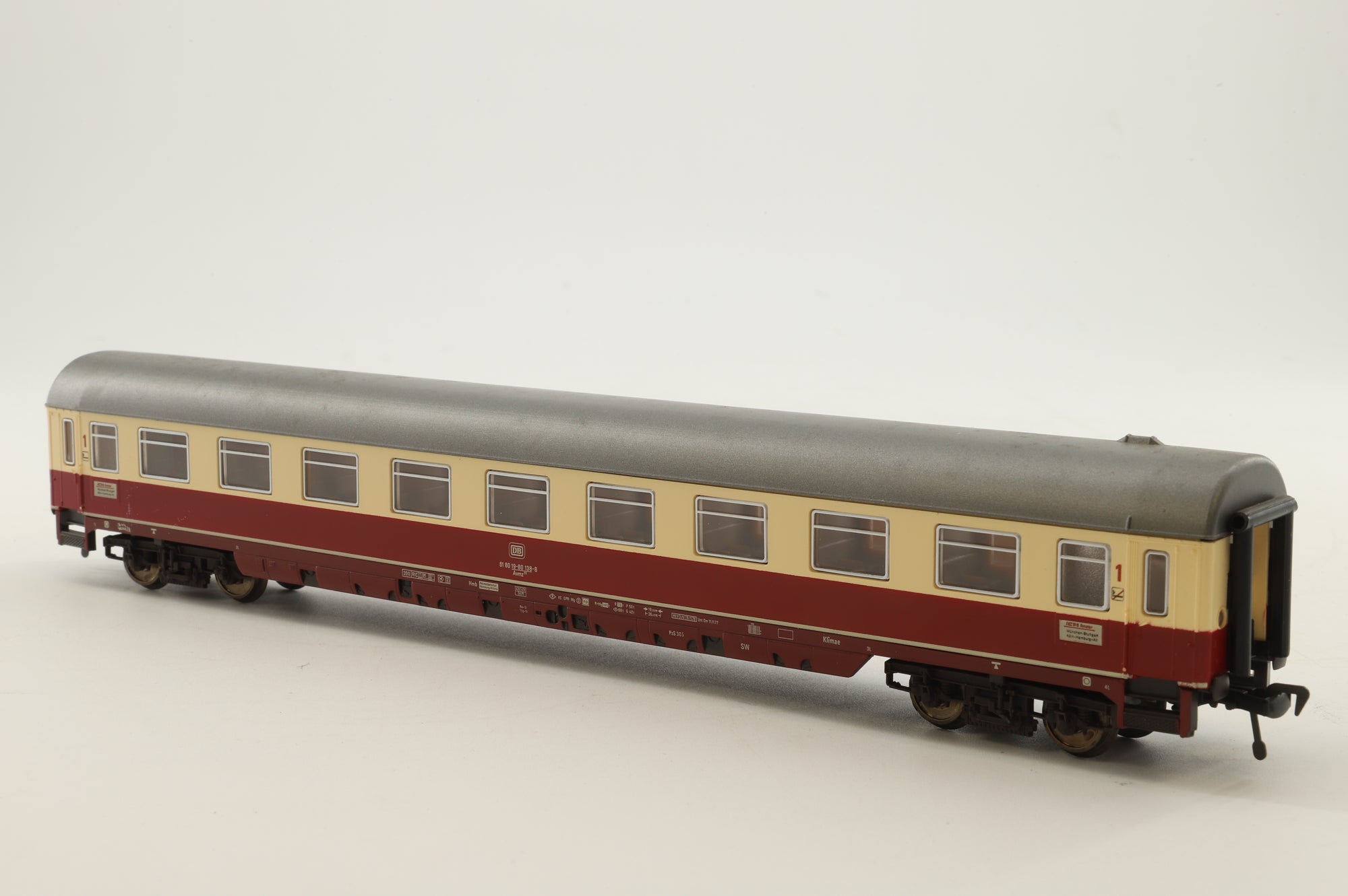 Fleischmann HO Rake of 6 DB Red/Cream Coaches