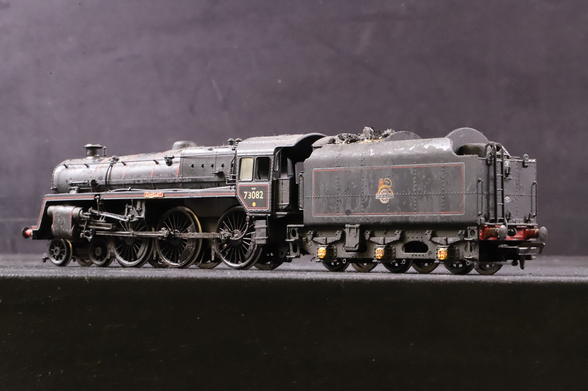 WORKSHOP Bachmann OO 32-502 Standard Class 5MT 73082 'Camelot' in BR Black w/ 1B Tender & Early Crests