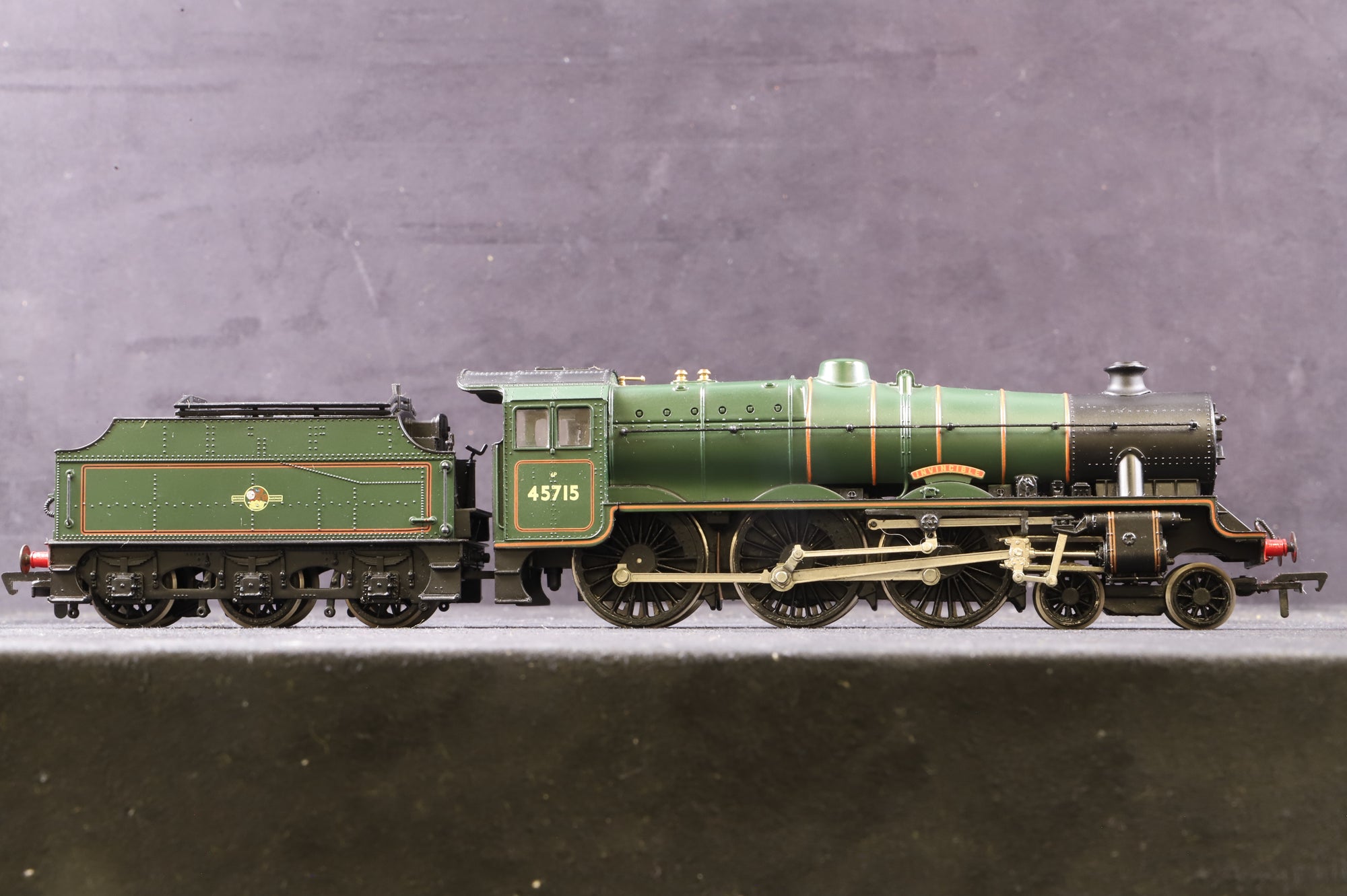 Bachmann OO 31-156 Jubilee Class 45716 'Invincible' in BR Green w/ Late Crests