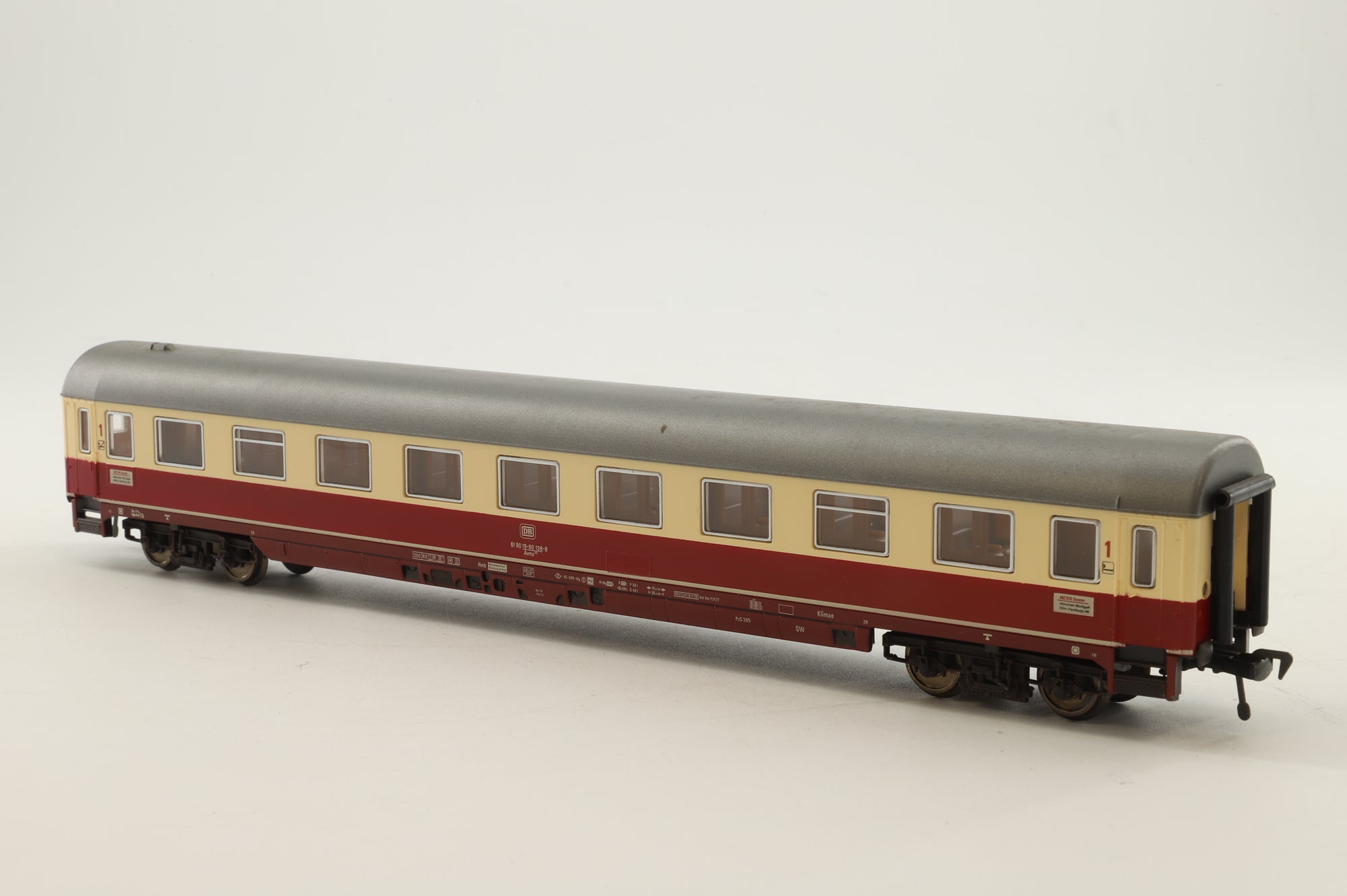 Fleischmann HO Rake of 6 DB Red/Cream Coaches