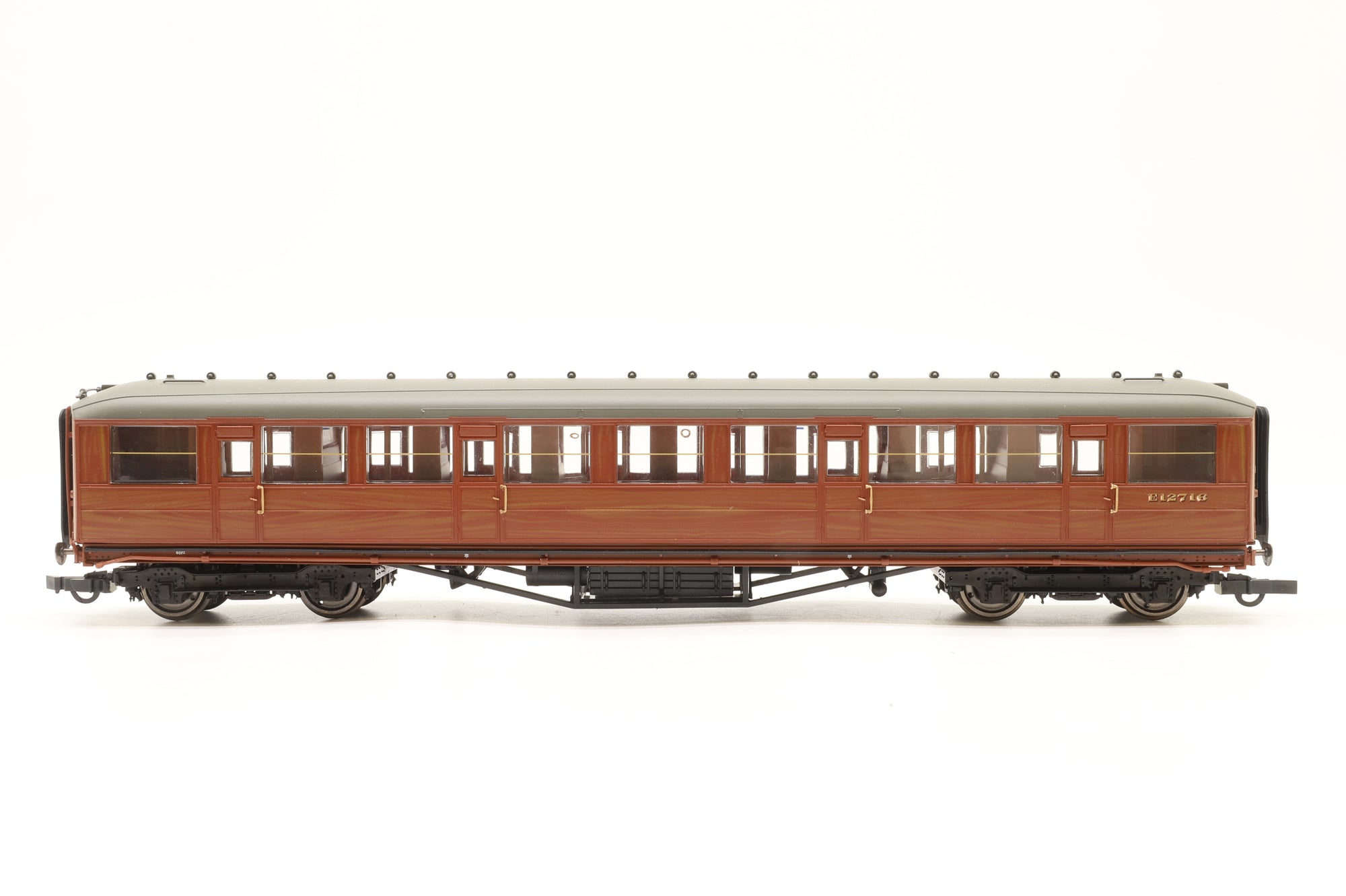 Hornby OO Rake of 7 Teak Gresley Coaches, DCC Controlled Lighting
