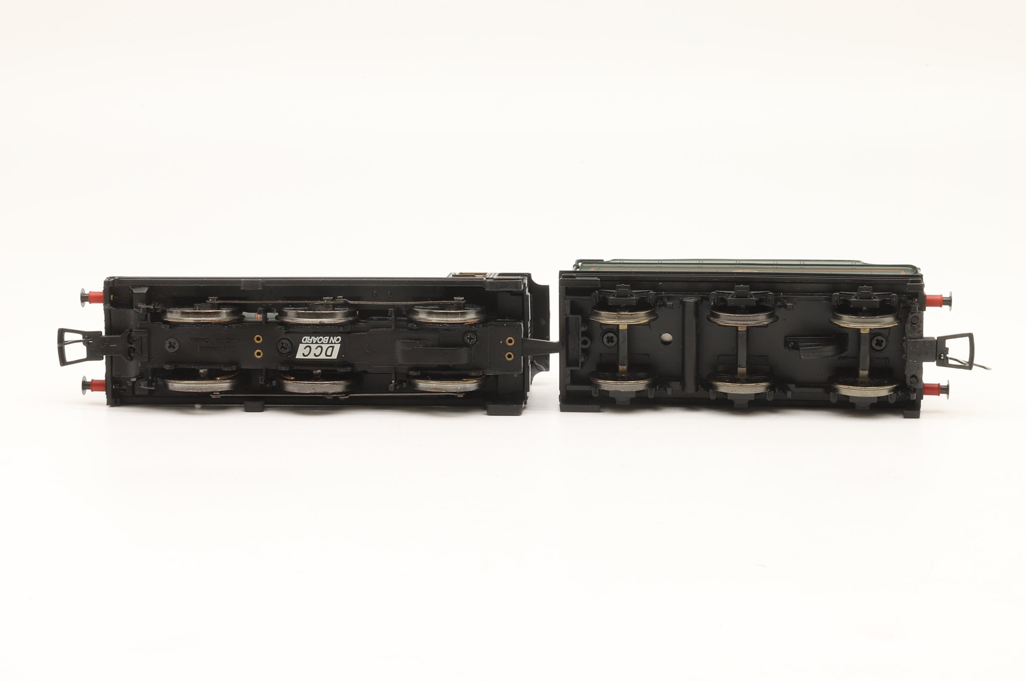 Bachmann OO 32-300DC Collett Goods '2244' BR Lined Green L/C Churchward Tender DCC Fitted