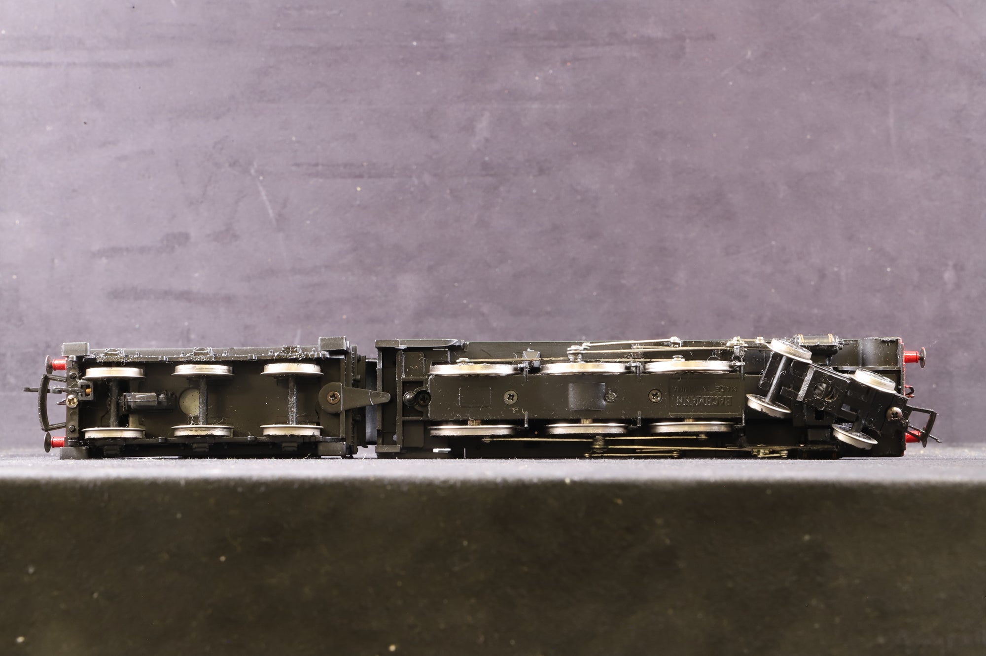 Bachmann OO 31-156 Jubilee Class 45716 'Invincible' in BR Green w/ Late Crests