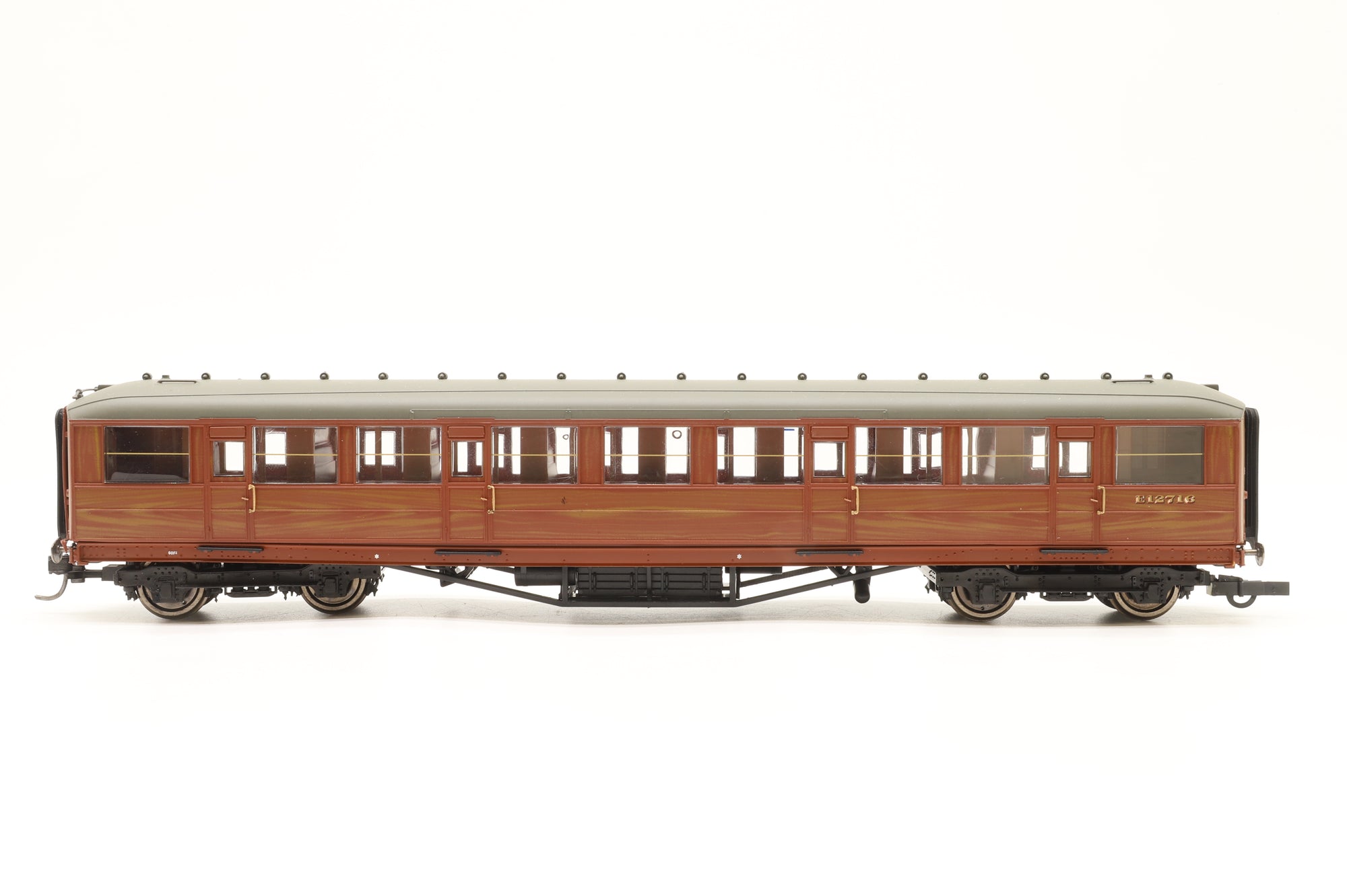 Hornby OO Rake of 7 Teak Gresley Coaches, DCC Controlled Lighting