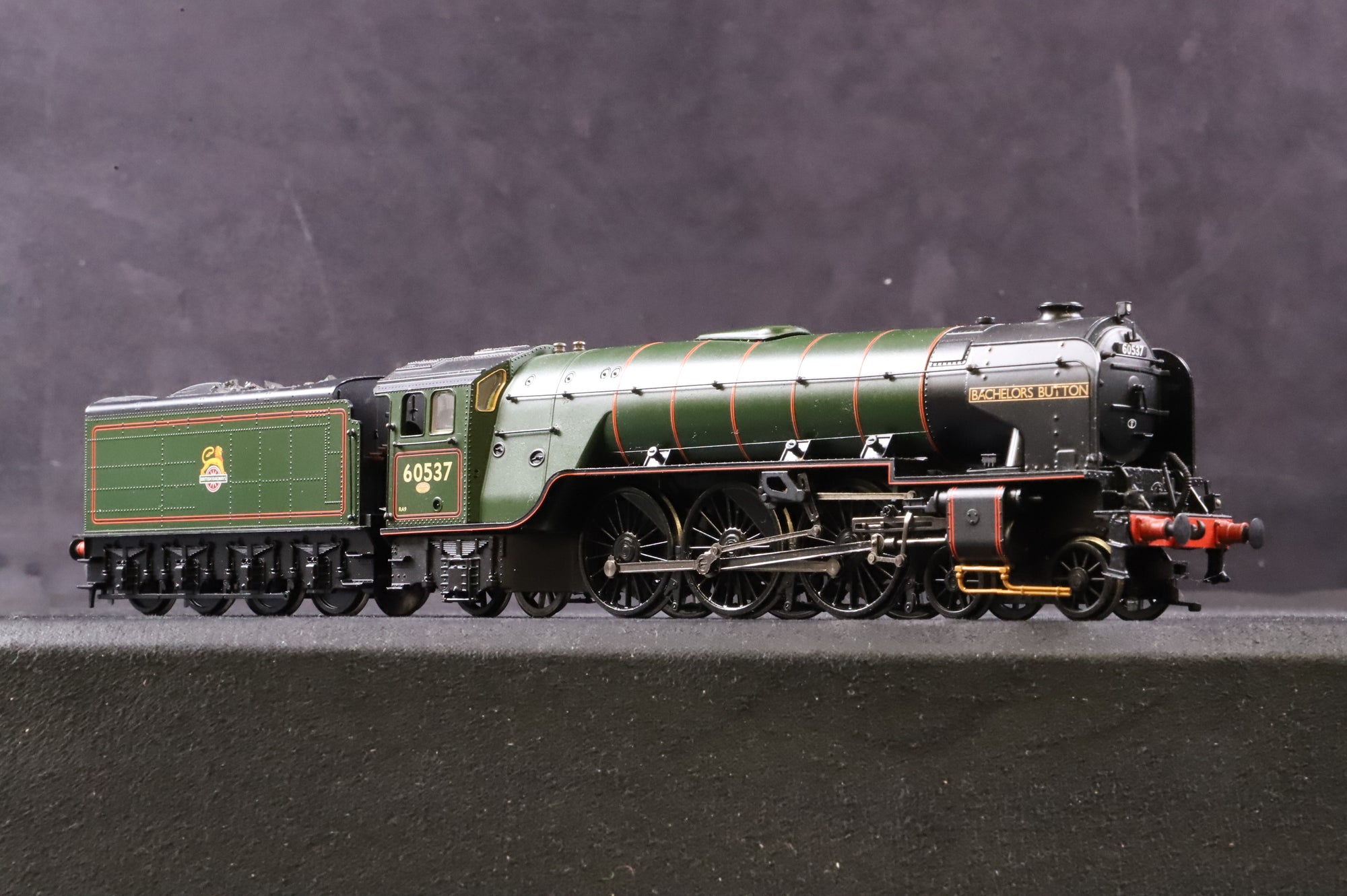 Bachmann OO 31-526 Class A2 60537 'Bachelors Button' in Lined BR Green w/ Early Crests