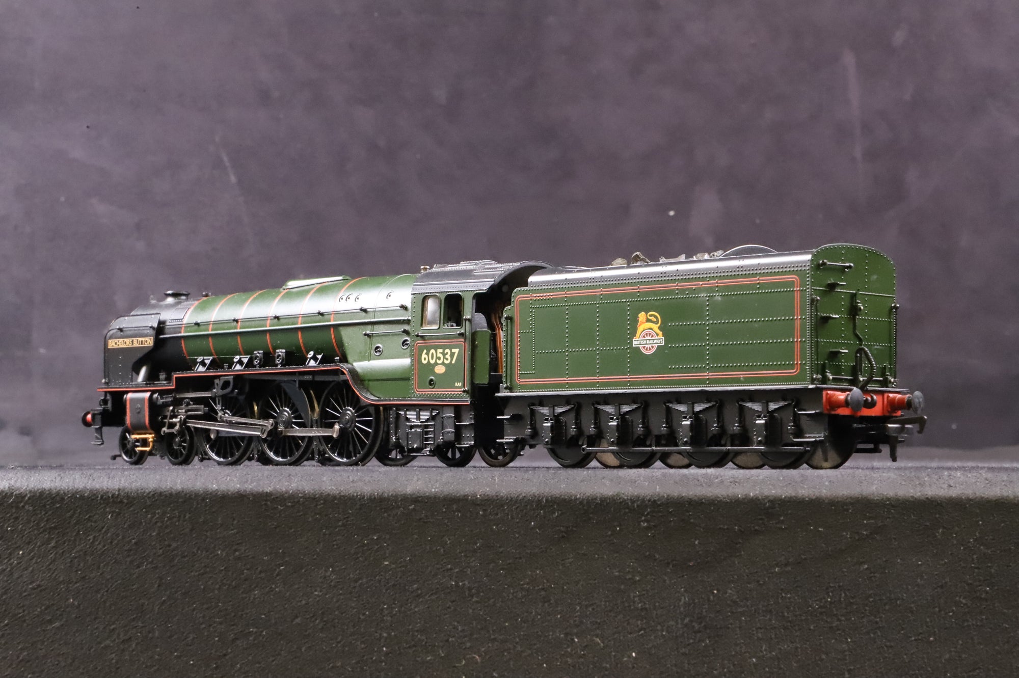 Bachmann OO 31-526 Class A2 60537 'Bachelors Button' in Lined BR Green w/ Early Crests