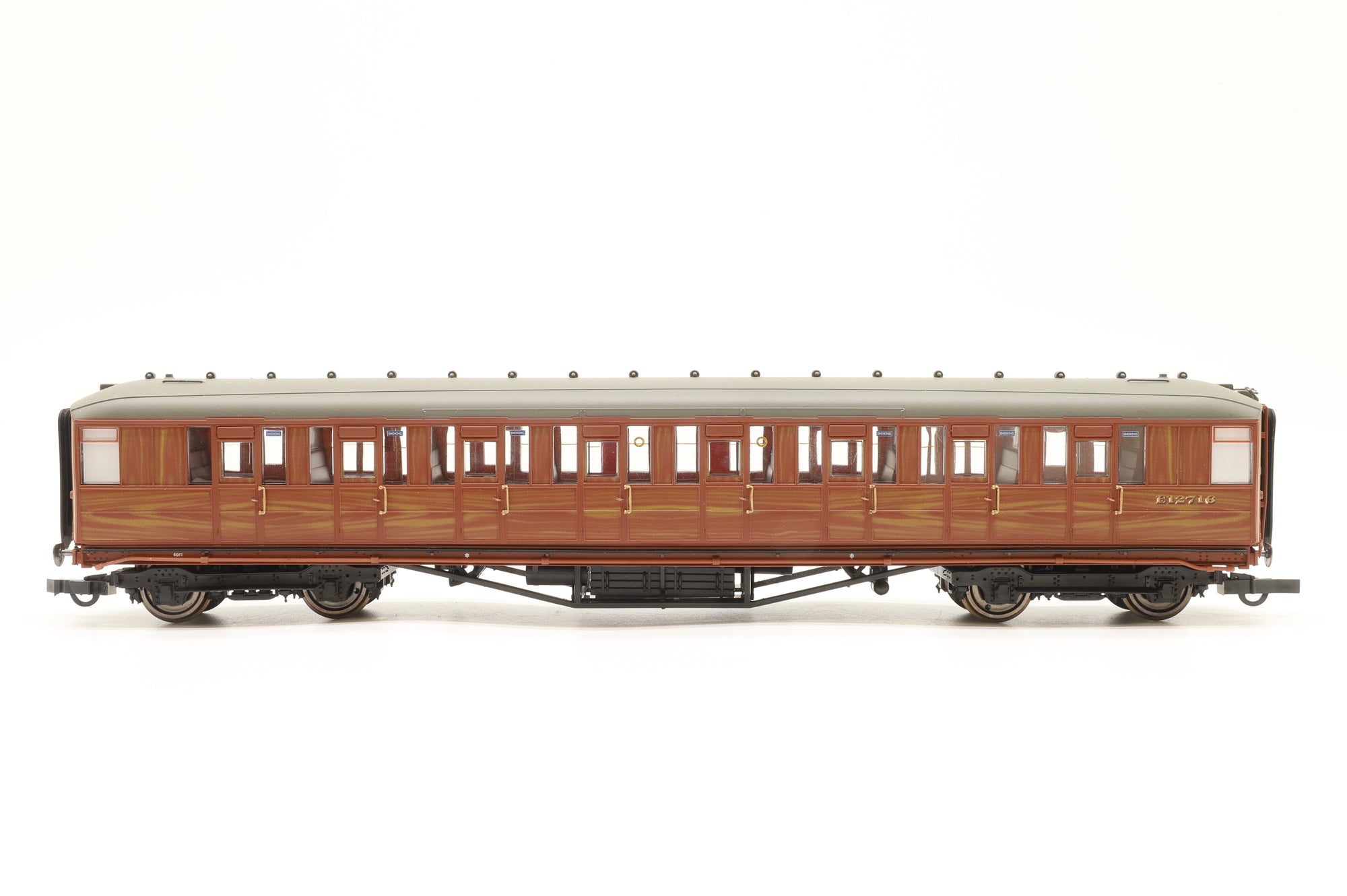 Hornby OO Rake of 7 Teak Gresley Coaches, DCC Controlled Lighting
