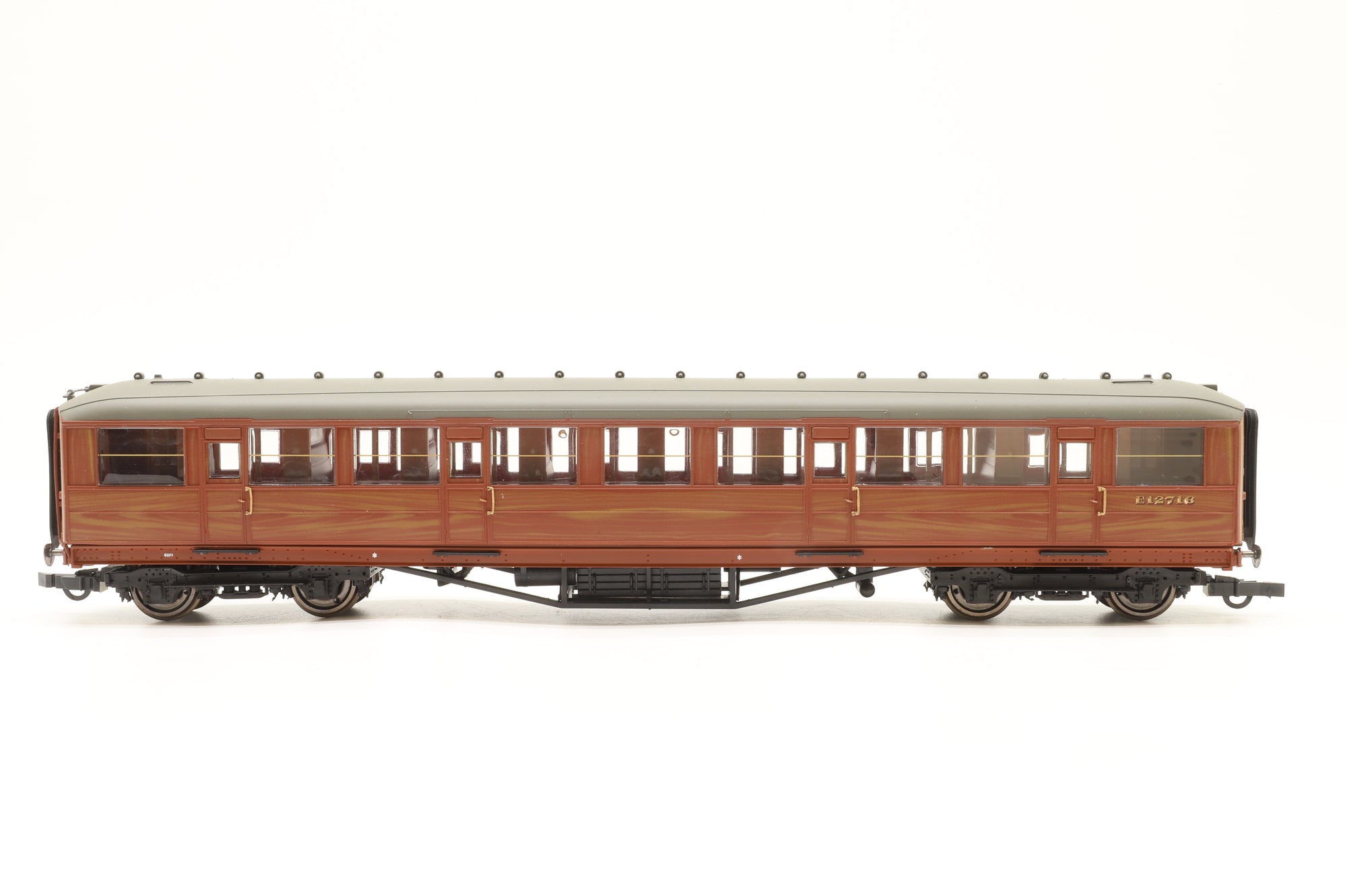 Hornby OO Rake of 7 Teak Gresley Coaches, DCC Controlled Lighting