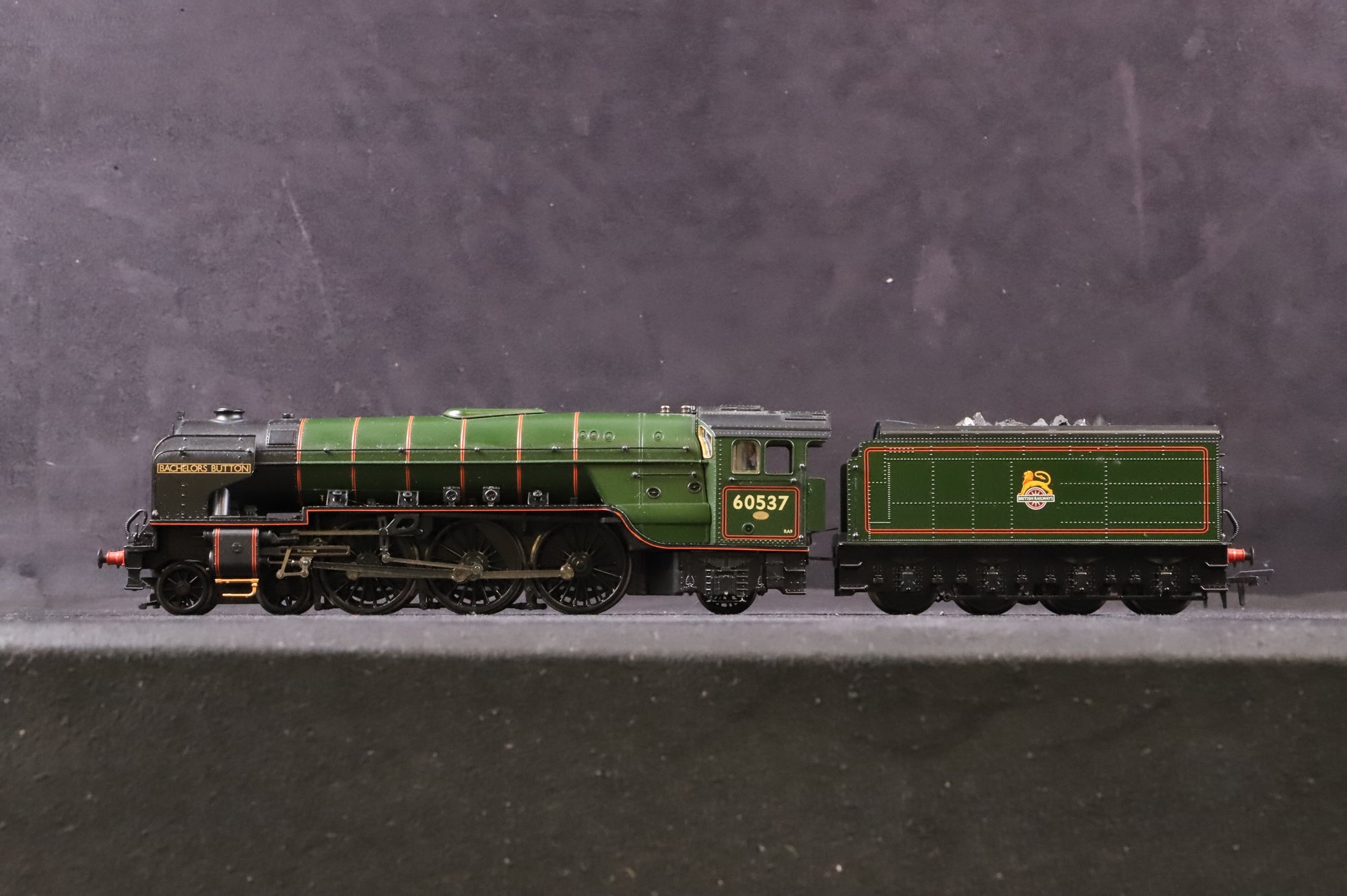 Bachmann OO 31-526 Class A2 60537 'Bachelors Button' in Lined BR Green w/ Early Crests